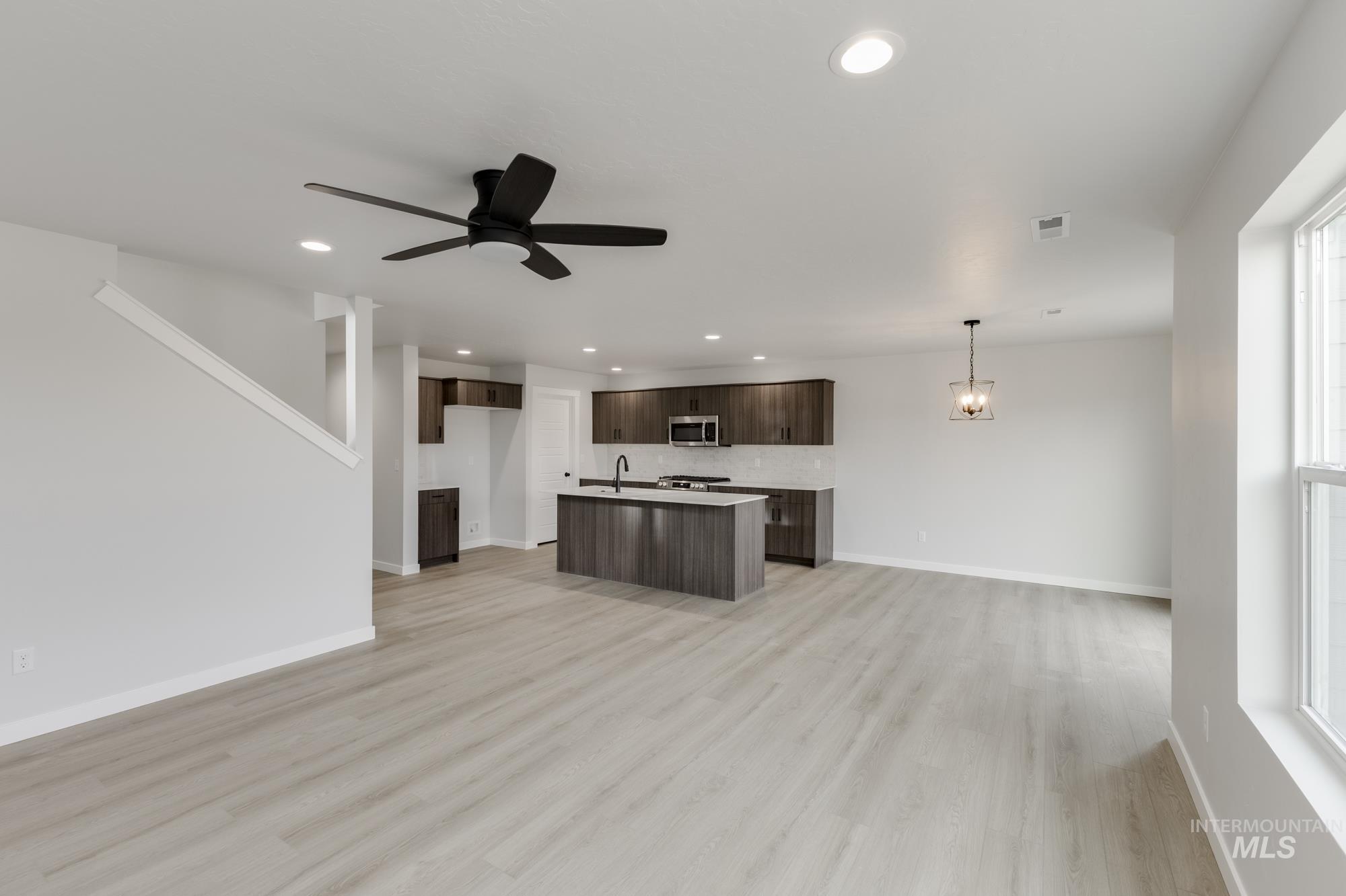 7050 S Old Farm Ave, Meridian, Idaho 83642, 4 Bedrooms, 2.5 Bathrooms, Residential For Sale, Price $472,990,MLS 98968187