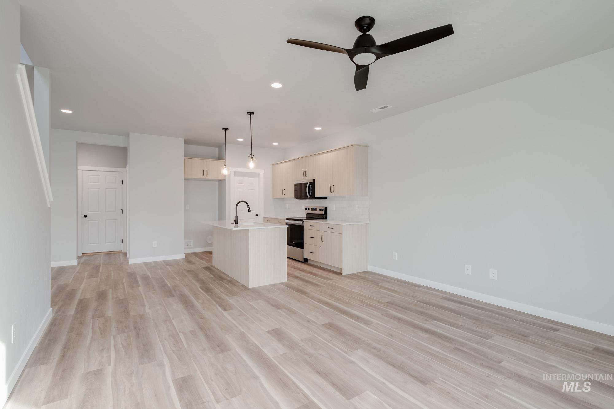 2900 E Boulder Basin Dr, Kuna, Idaho 83634, 3 Bedrooms, 2.5 Bathrooms, Residential For Sale, Price $394,990, 98968188