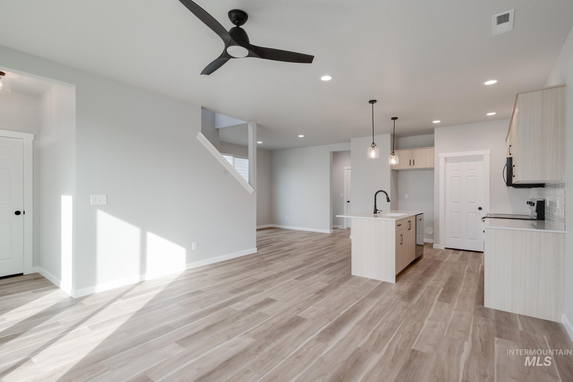 2900 E Boulder Basin Dr, Kuna, Idaho 83634, 3 Bedrooms, 2.5 Bathrooms, Residential For Sale, Price $394,990, 98968188