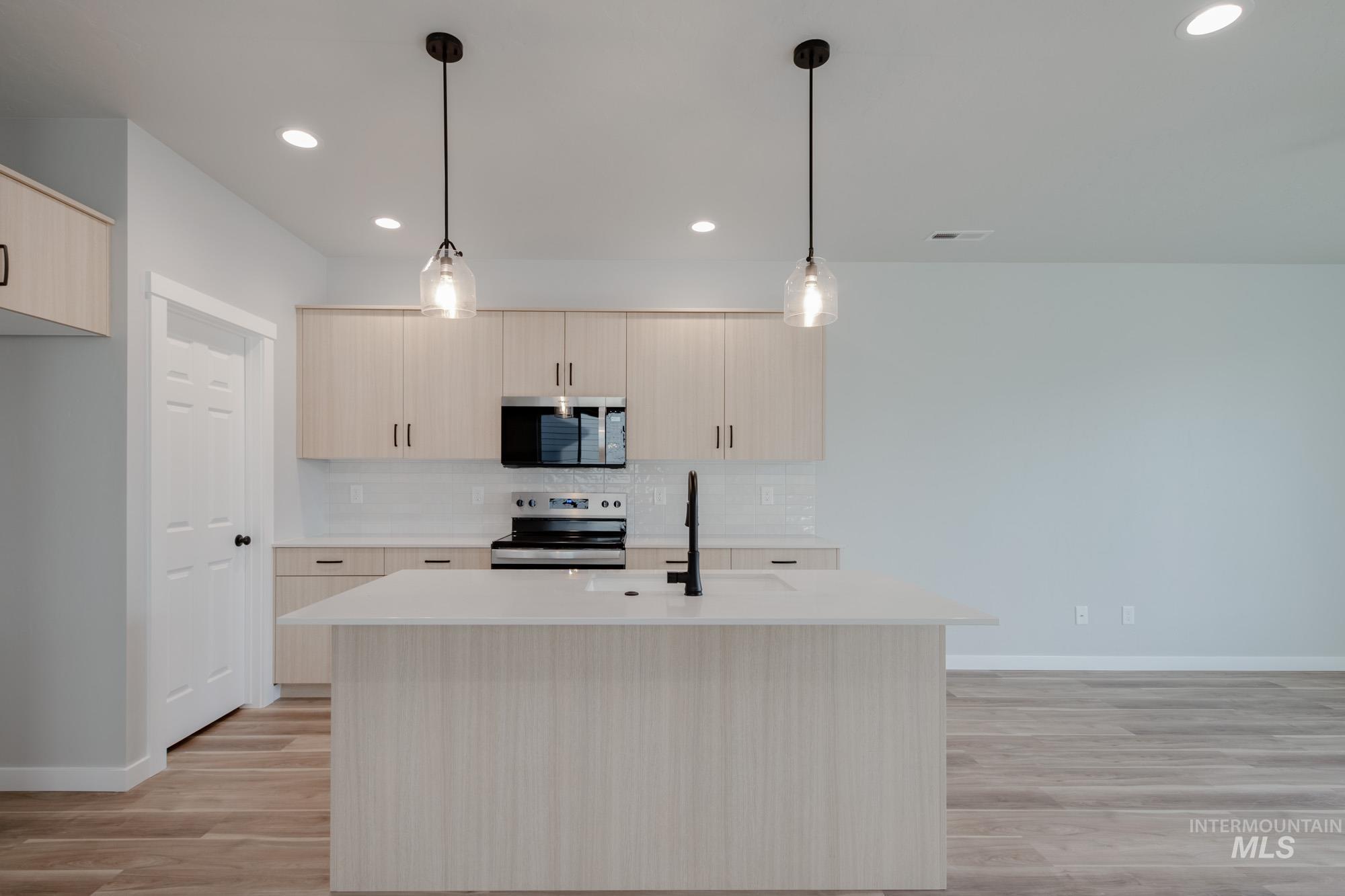 2900 E Boulder Basin Dr, Kuna, Idaho 83634, 3 Bedrooms, 2.5 Bathrooms, Residential For Sale, Price $394,990, 98968188