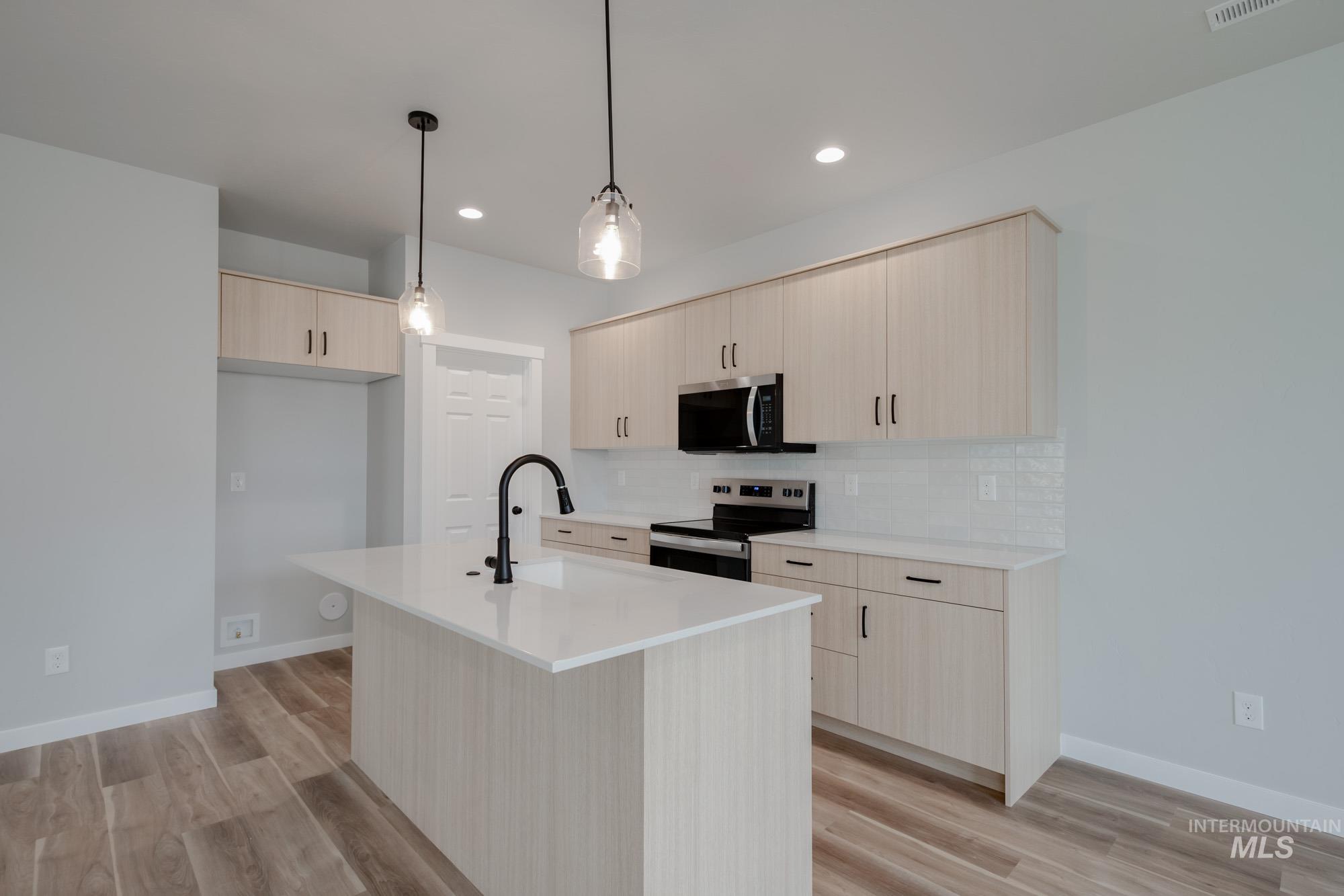 2900 E Boulder Basin Dr, Kuna, Idaho 83634, 3 Bedrooms, 2.5 Bathrooms, Residential For Sale, Price $394,990, 98968188