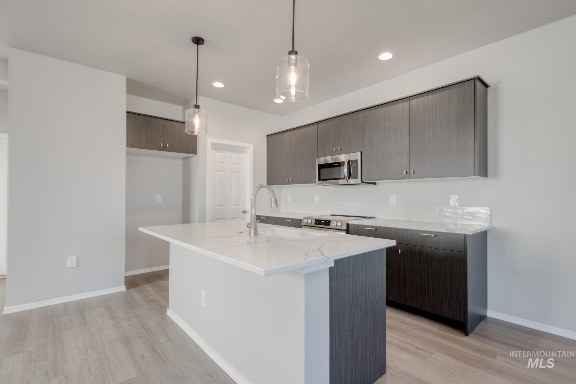 2900 E Boulder Basin Dr, Kuna, Idaho 83634, 3 Bedrooms, 2.5 Bathrooms, Residential For Sale, Price $394,990,MLS 98968188