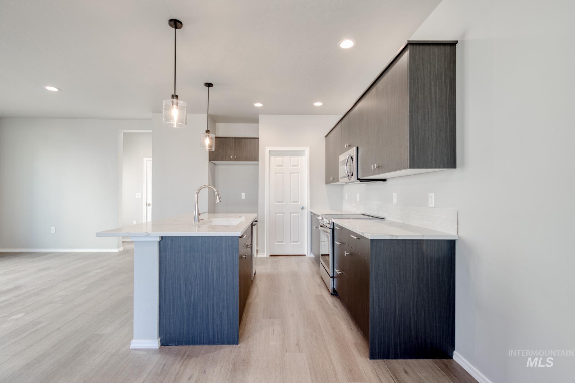 2900 E Boulder Basin Dr, Kuna, Idaho 83634, 3 Bedrooms, 2.5 Bathrooms, Residential For Sale, Price $394,990,MLS 98968188