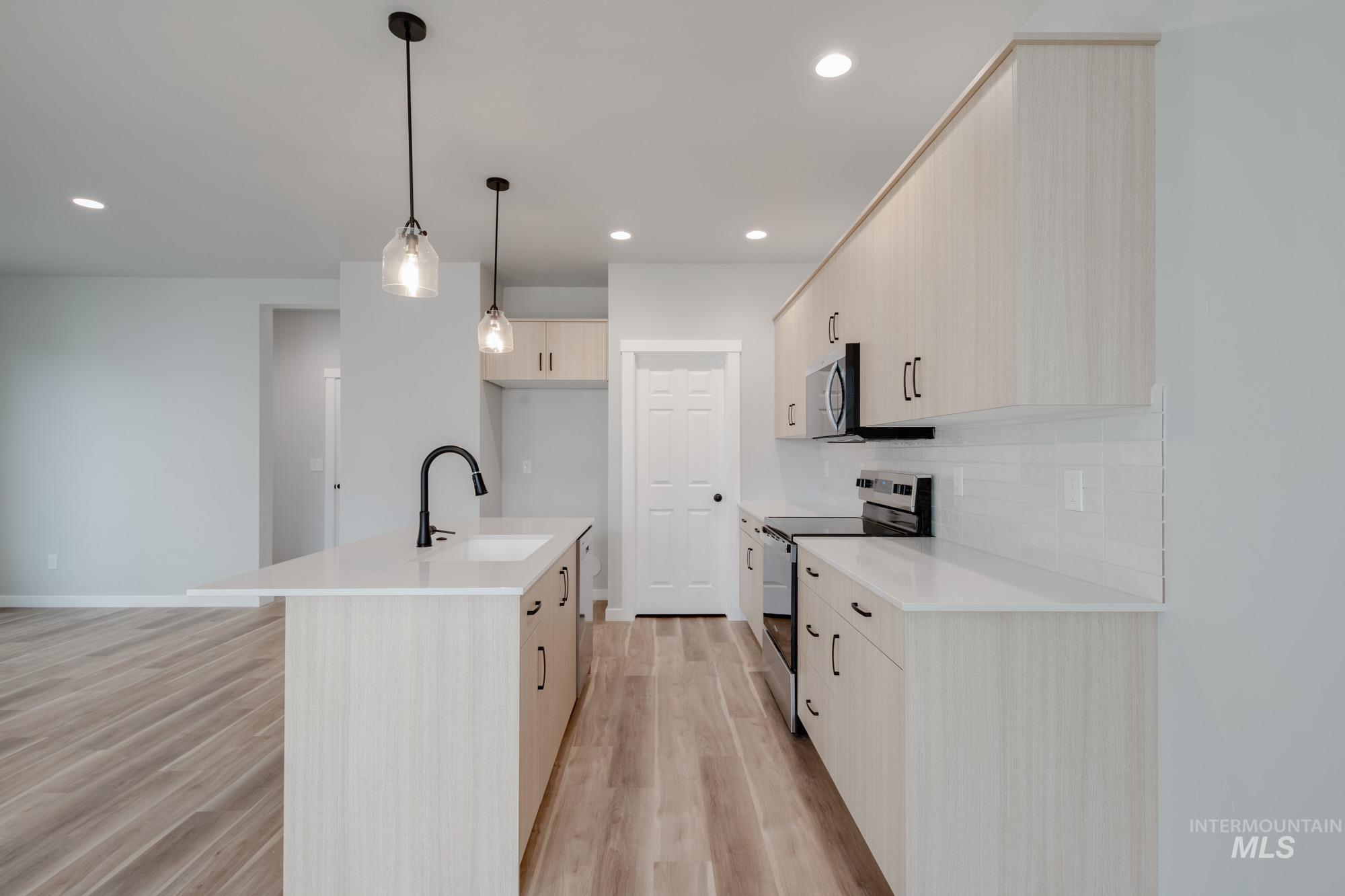 2900 E Boulder Basin Dr, Kuna, Idaho 83634, 3 Bedrooms, 2.5 Bathrooms, Residential For Sale, Price $394,990, 98968188