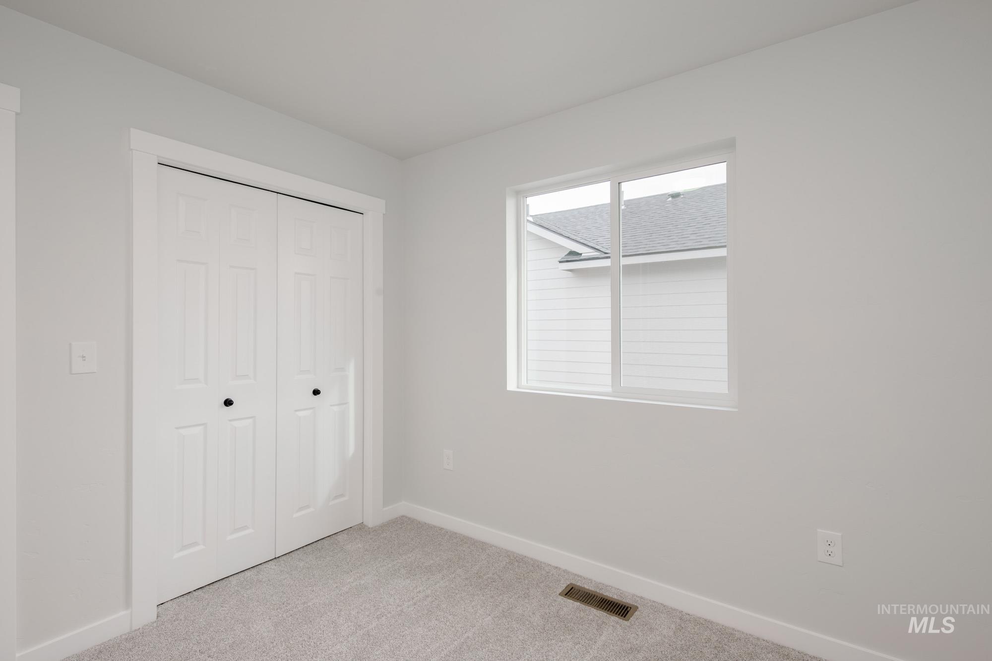 2927 E Mossy Creek Dr, Kuna, Idaho 83634, 3 Bedrooms, 2.5 Bathrooms, Residential For Sale, Price $384,990, 98968191