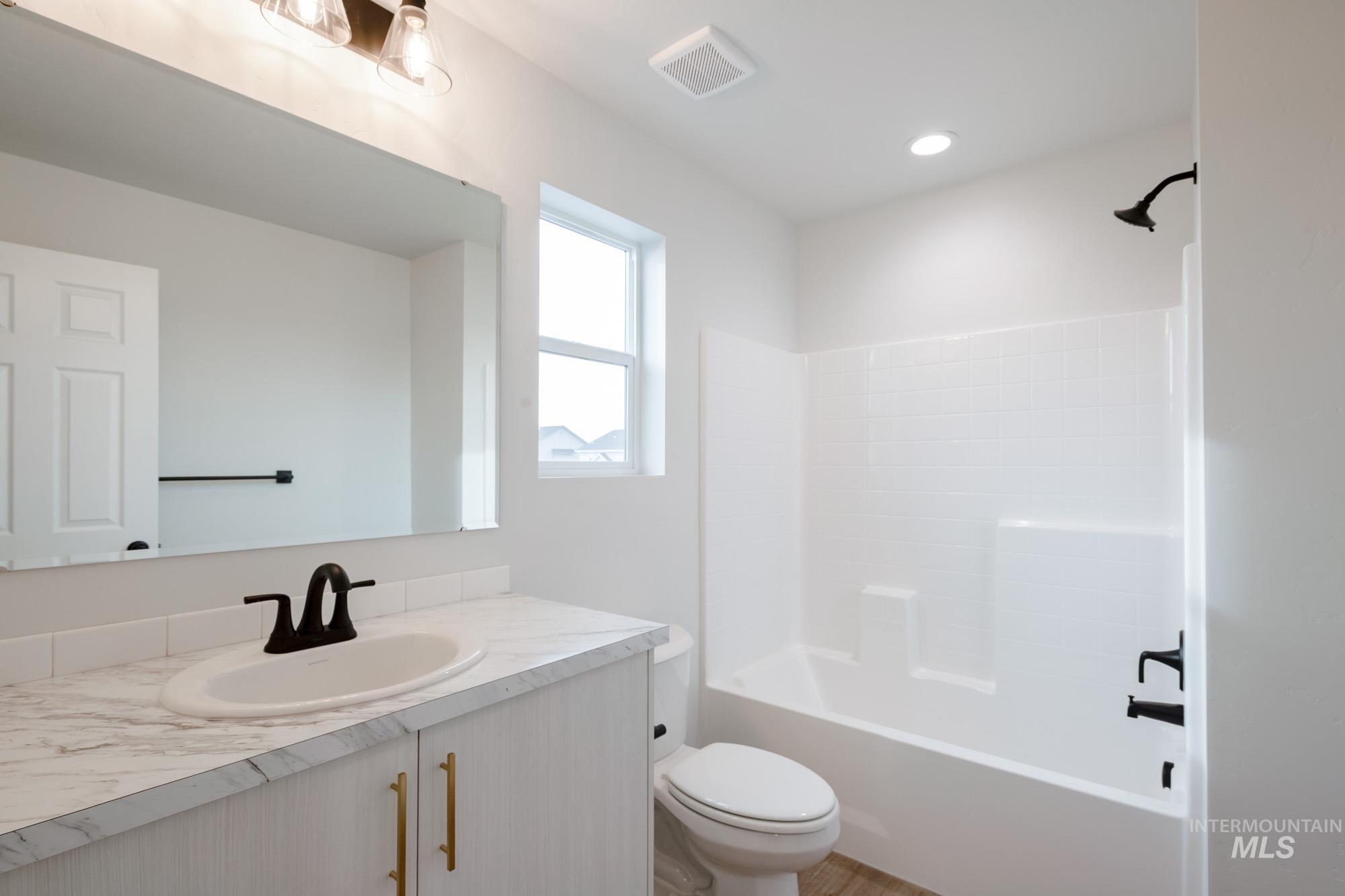 2927 E Mossy Creek Dr, Kuna, Idaho 83634, 3 Bedrooms, 2.5 Bathrooms, Residential For Sale, Price $384,990, 98968191