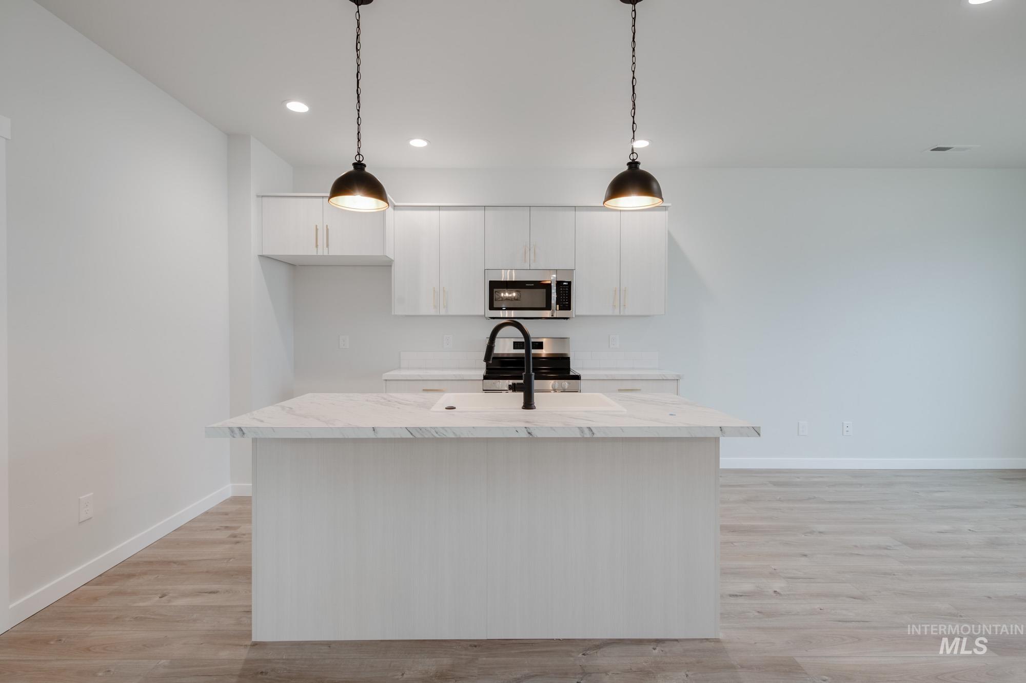 2927 E Mossy Creek Dr, Kuna, Idaho 83634, 3 Bedrooms, 2.5 Bathrooms, Residential For Sale, Price $384,990,MLS 98968191