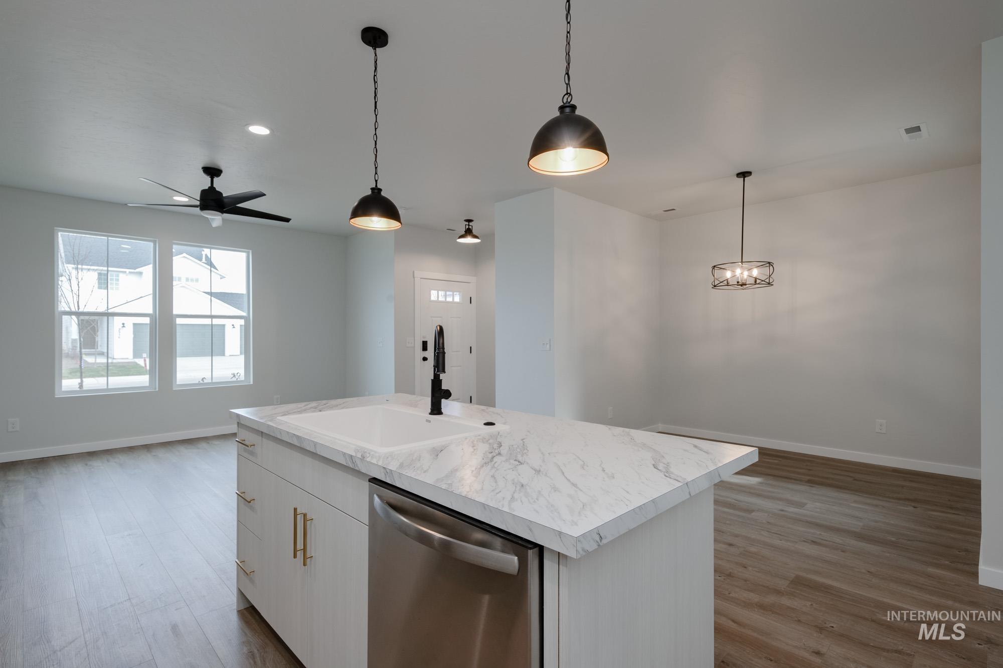 2927 E Mossy Creek Dr, Kuna, Idaho 83634, 3 Bedrooms, 2.5 Bathrooms, Residential For Sale, Price $384,990,MLS 98968191