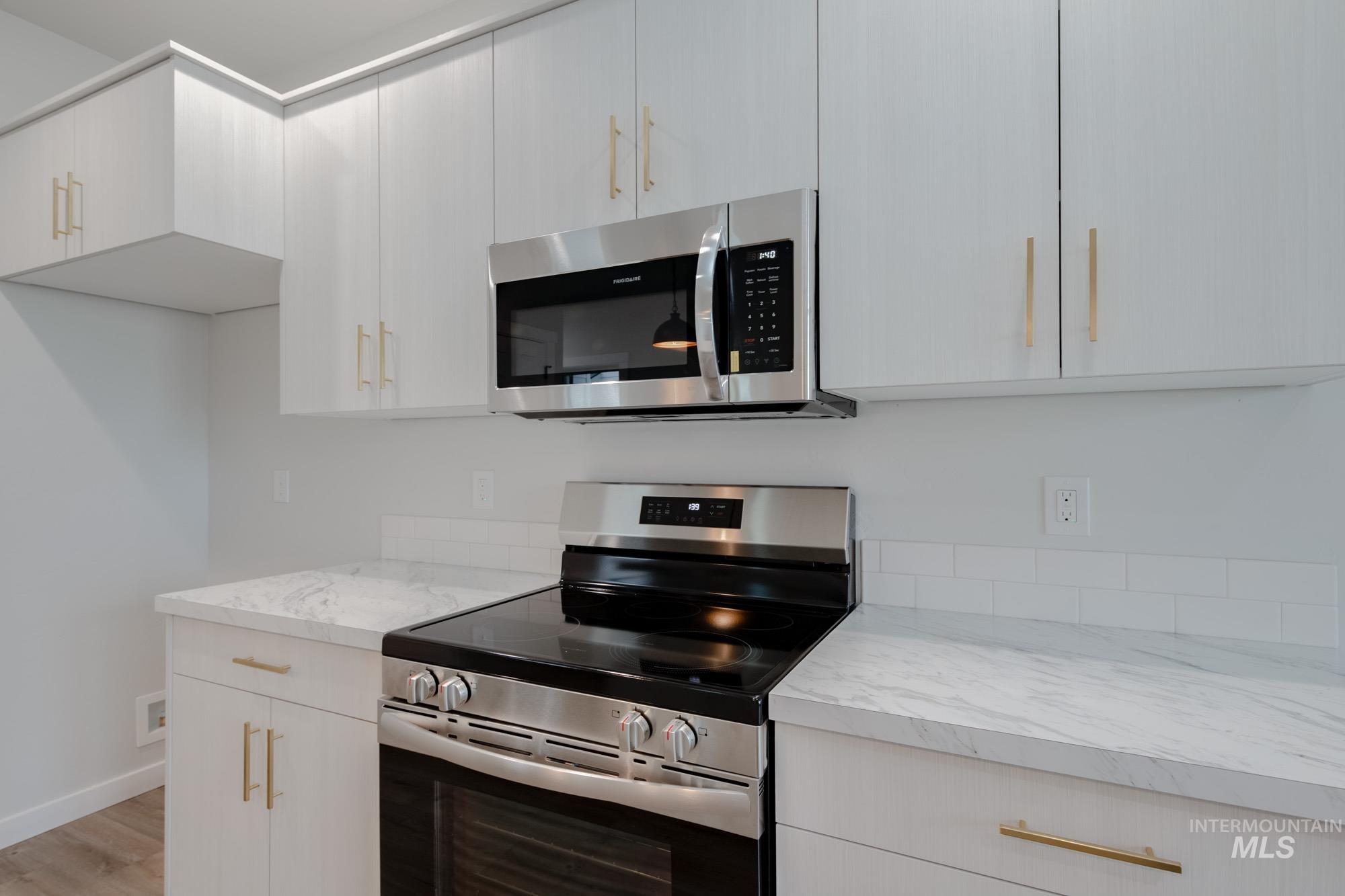 2927 E Mossy Creek Dr, Kuna, Idaho 83634, 3 Bedrooms, 2.5 Bathrooms, Residential For Sale, Price $384,990, 98968191