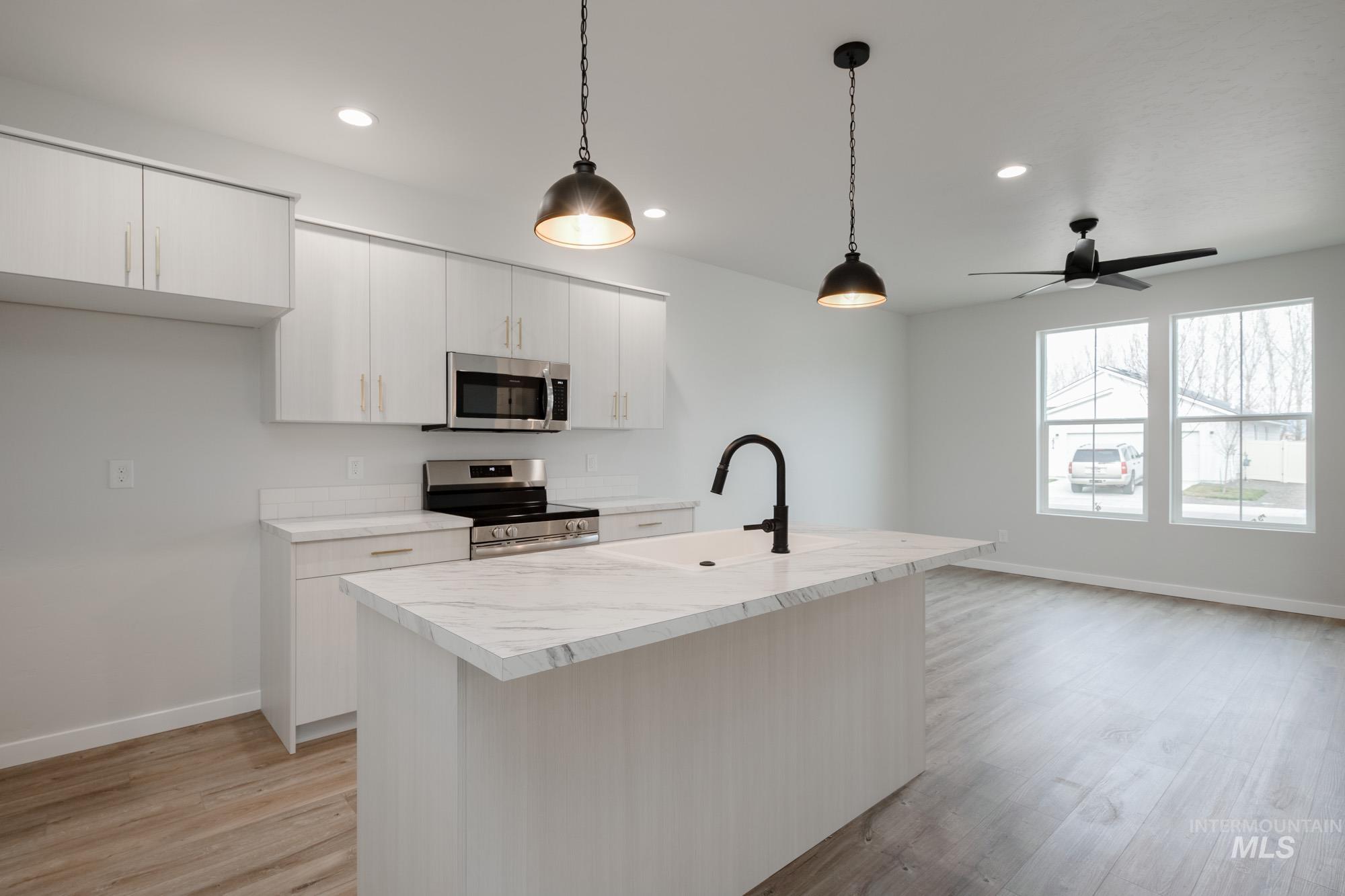 2927 E Mossy Creek Dr, Kuna, Idaho 83634, 3 Bedrooms, 2.5 Bathrooms, Residential For Sale, Price $384,990,MLS 98968191