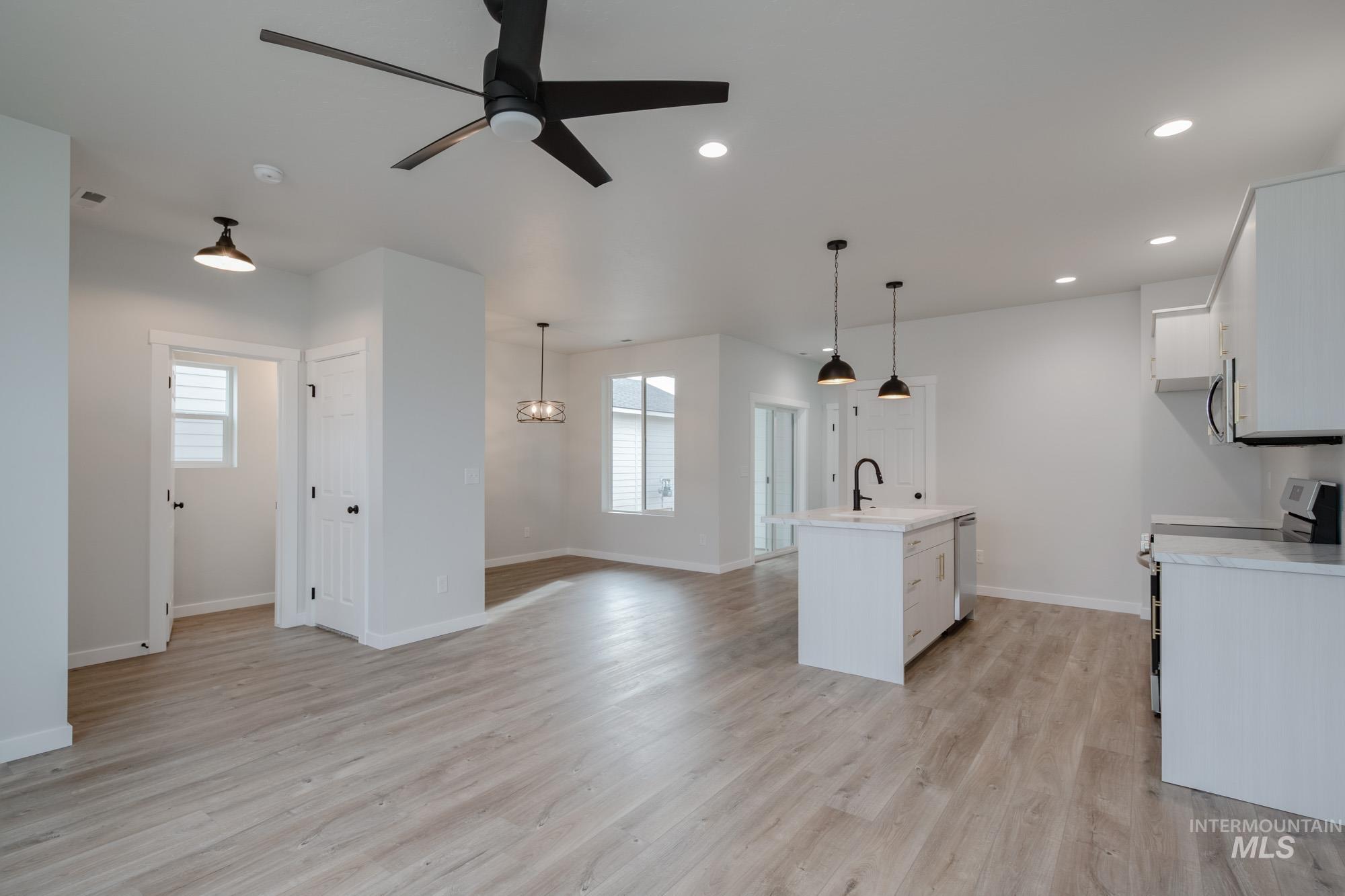 2927 E Mossy Creek Dr, Kuna, Idaho 83634, 3 Bedrooms, 2.5 Bathrooms, Residential For Sale, Price $384,990,MLS 98968191