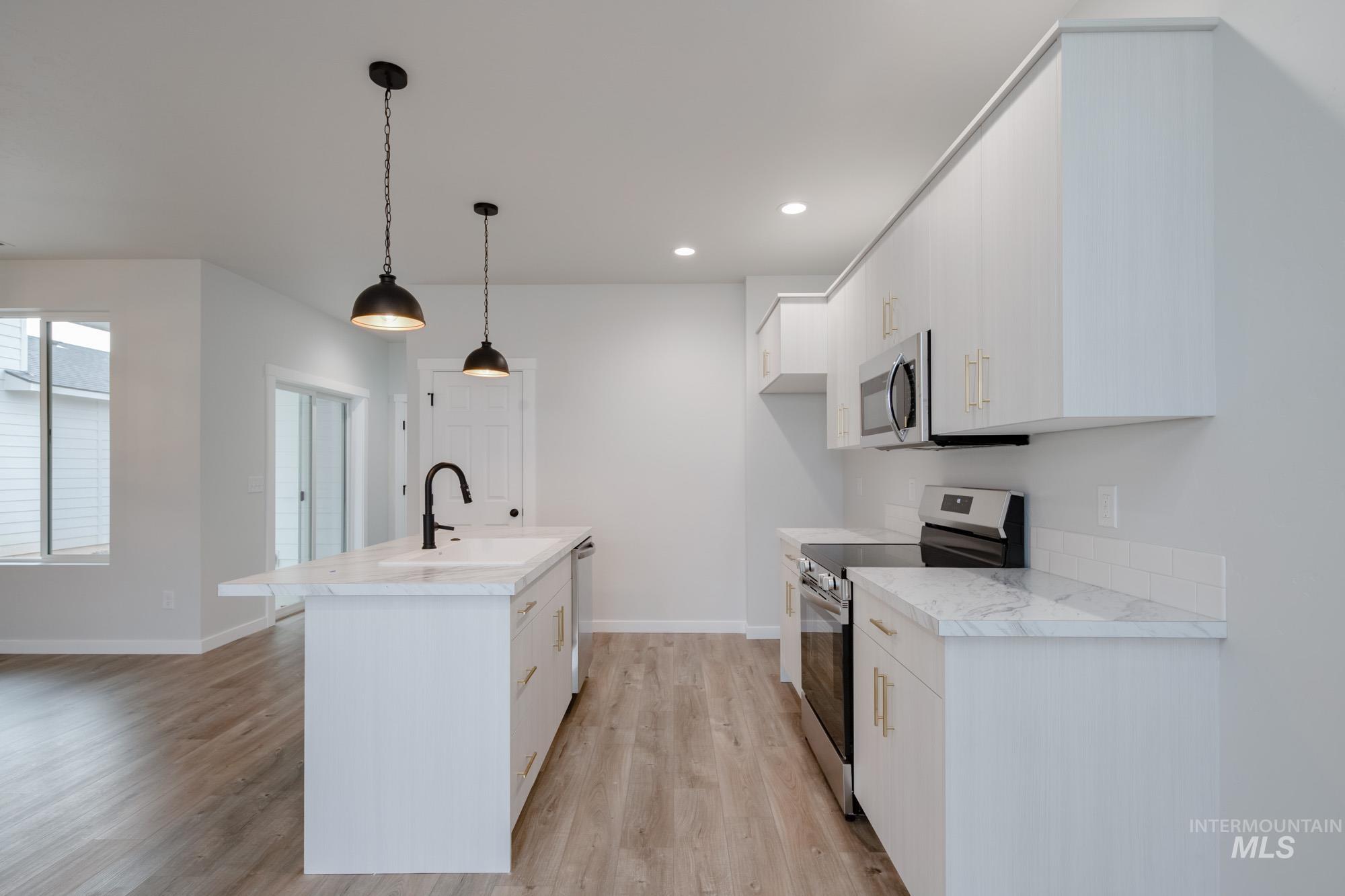 2927 E Mossy Creek Dr, Kuna, Idaho 83634, 3 Bedrooms, 2.5 Bathrooms, Residential For Sale, Price $384,990, 98968191