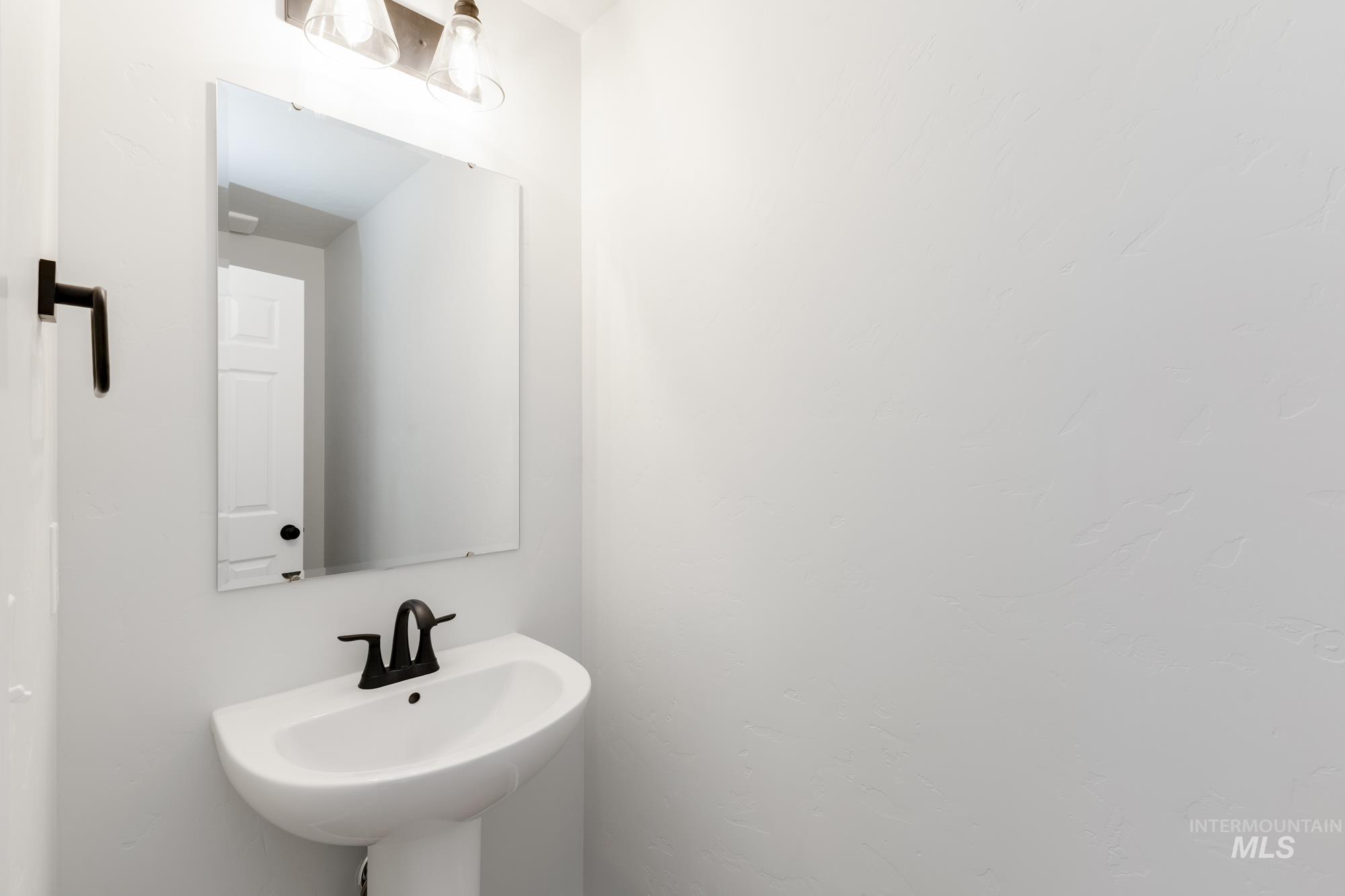 327 N Cranesbill Ave, Kuna, Idaho 83634, 4 Bedrooms, 2.5 Bathrooms, Residential For Sale, Price $439,990,MLS 98968192