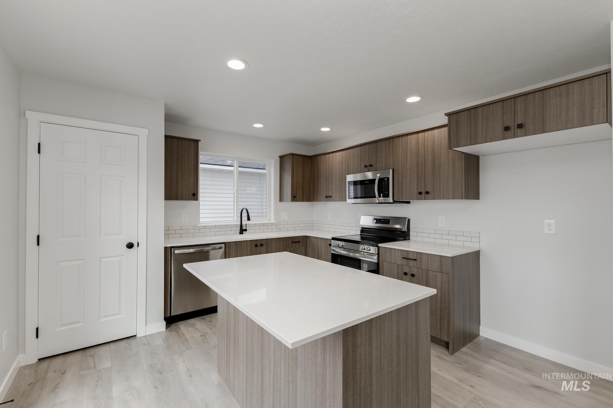 327 N Cranesbill Ave, Kuna, Idaho 83634, 4 Bedrooms, 2.5 Bathrooms, Residential For Sale, Price $439,990, 98968192