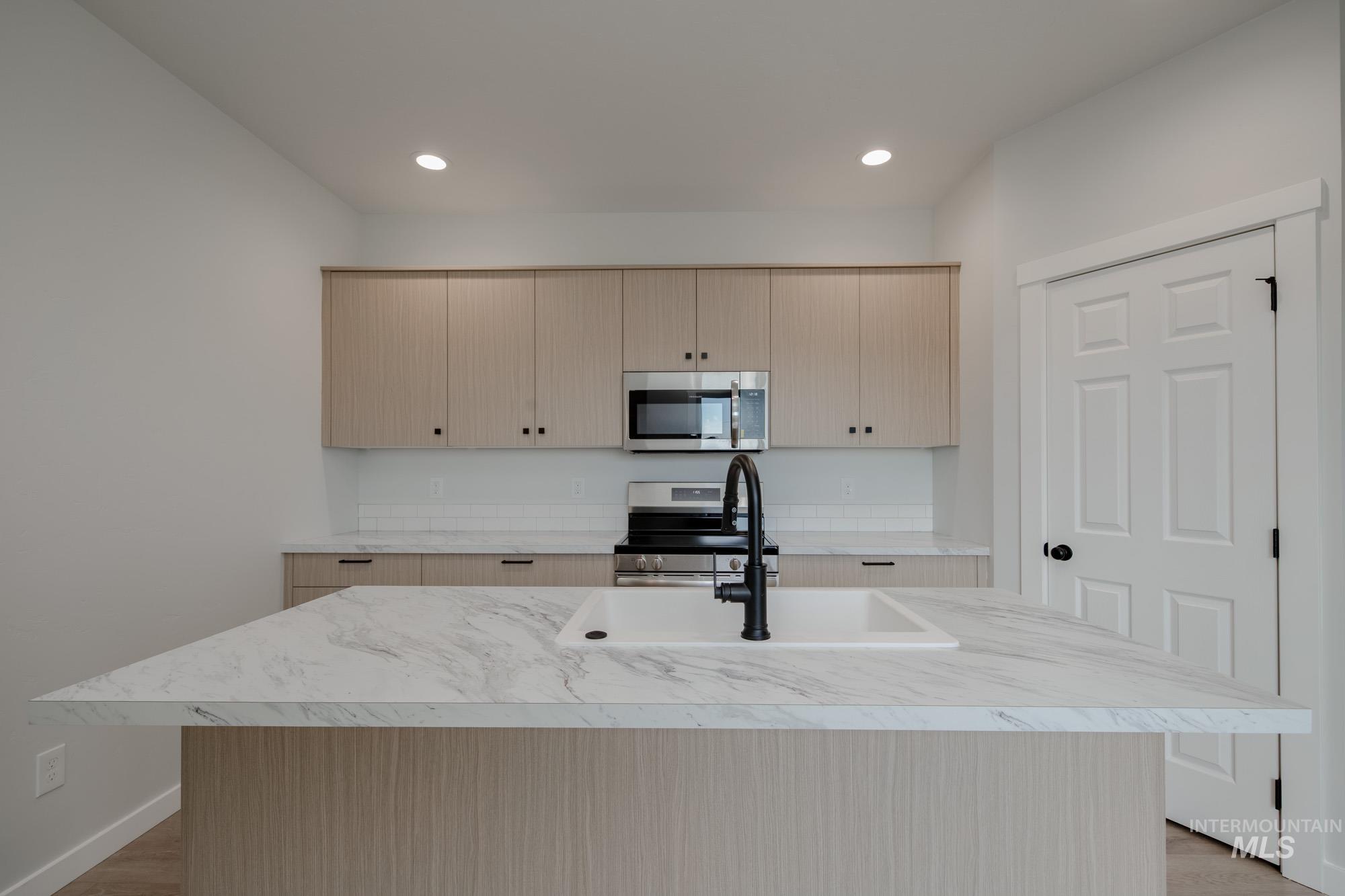 3042 E Boulder Basin Dr, Kuna, Idaho 83634, 3 Bedrooms, 2.5 Bathrooms, Residential For Sale, Price $389,990,MLS 98968196