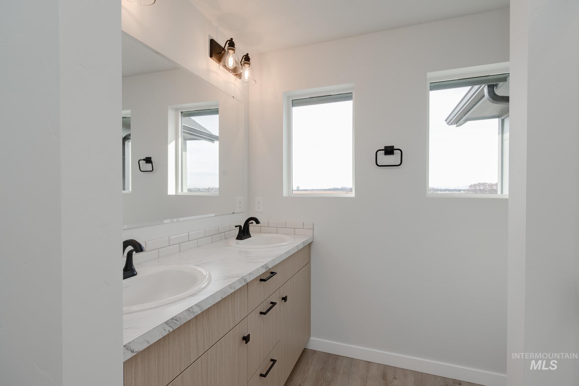 3042 E Boulder Basin Dr, Kuna, Idaho 83634, 3 Bedrooms, 2.5 Bathrooms, Residential For Sale, Price $389,990,MLS 98968196