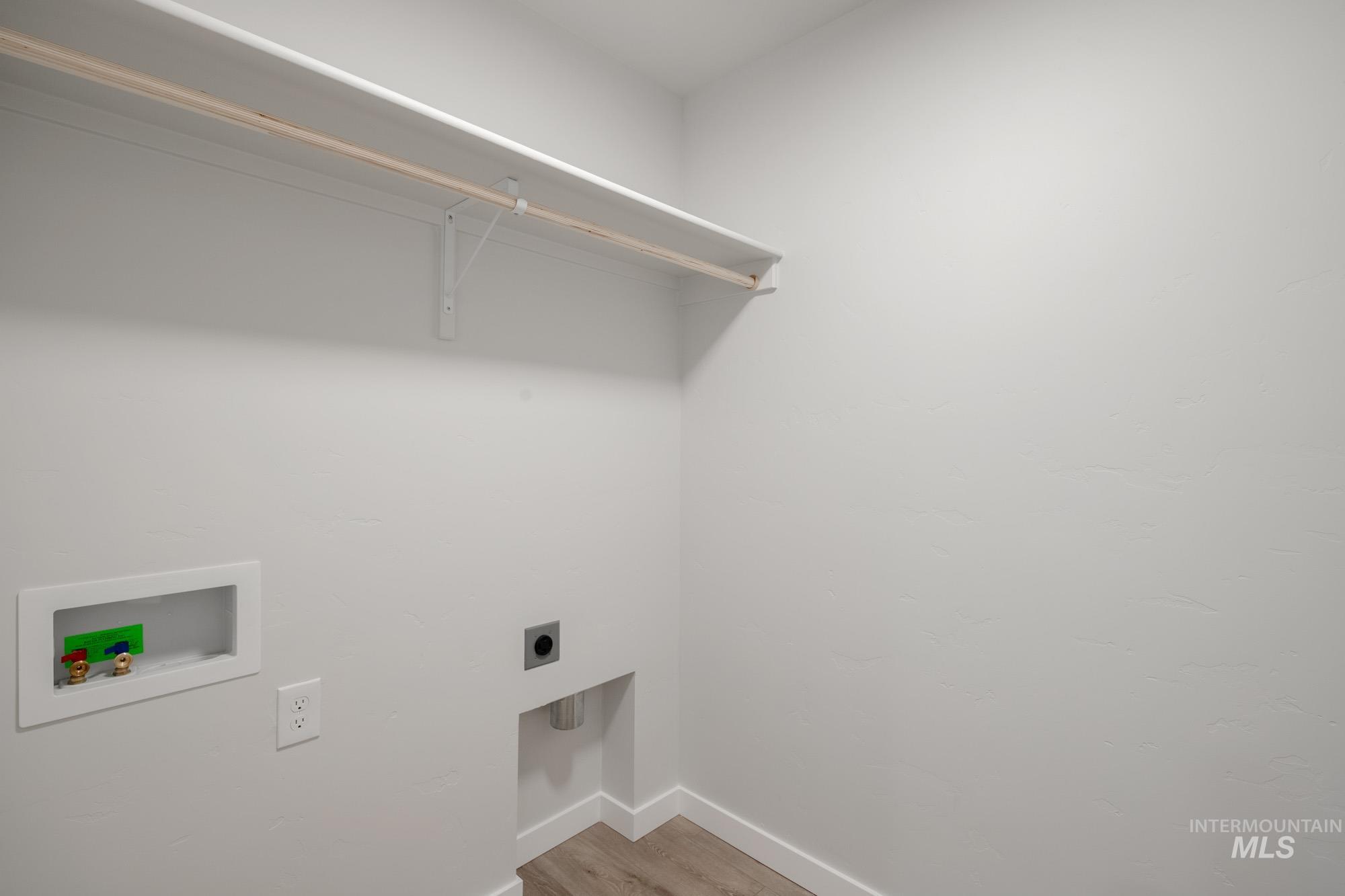 3042 E Boulder Basin Dr, Kuna, Idaho 83634, 3 Bedrooms, 2.5 Bathrooms, Residential For Sale, Price $389,990,MLS 98968196