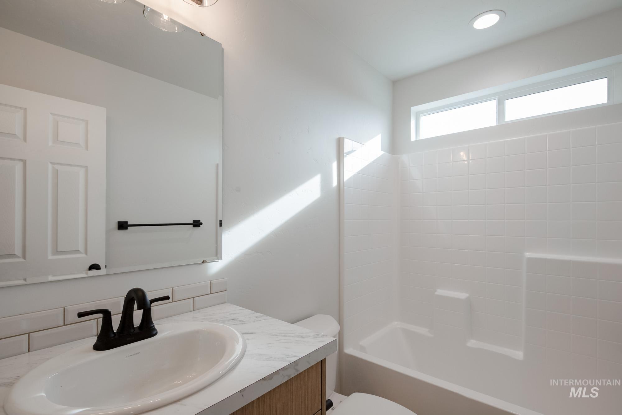 3042 E Boulder Basin Dr, Kuna, Idaho 83634, 3 Bedrooms, 2.5 Bathrooms, Residential For Sale, Price $389,990,MLS 98968196