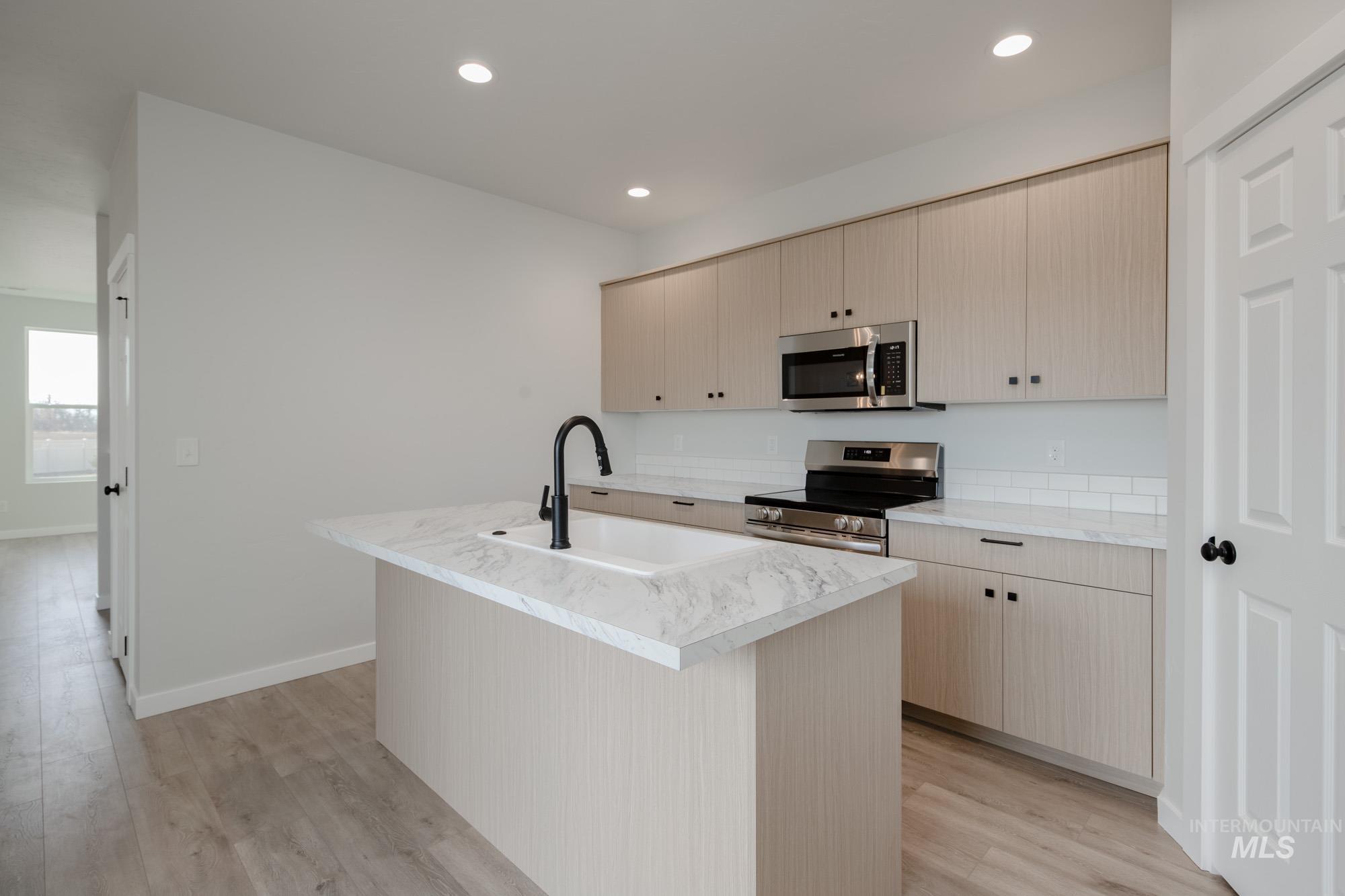 3042 E Boulder Basin Dr, Kuna, Idaho 83634, 3 Bedrooms, 2.5 Bathrooms, Residential For Sale, Price $389,990,MLS 98968196