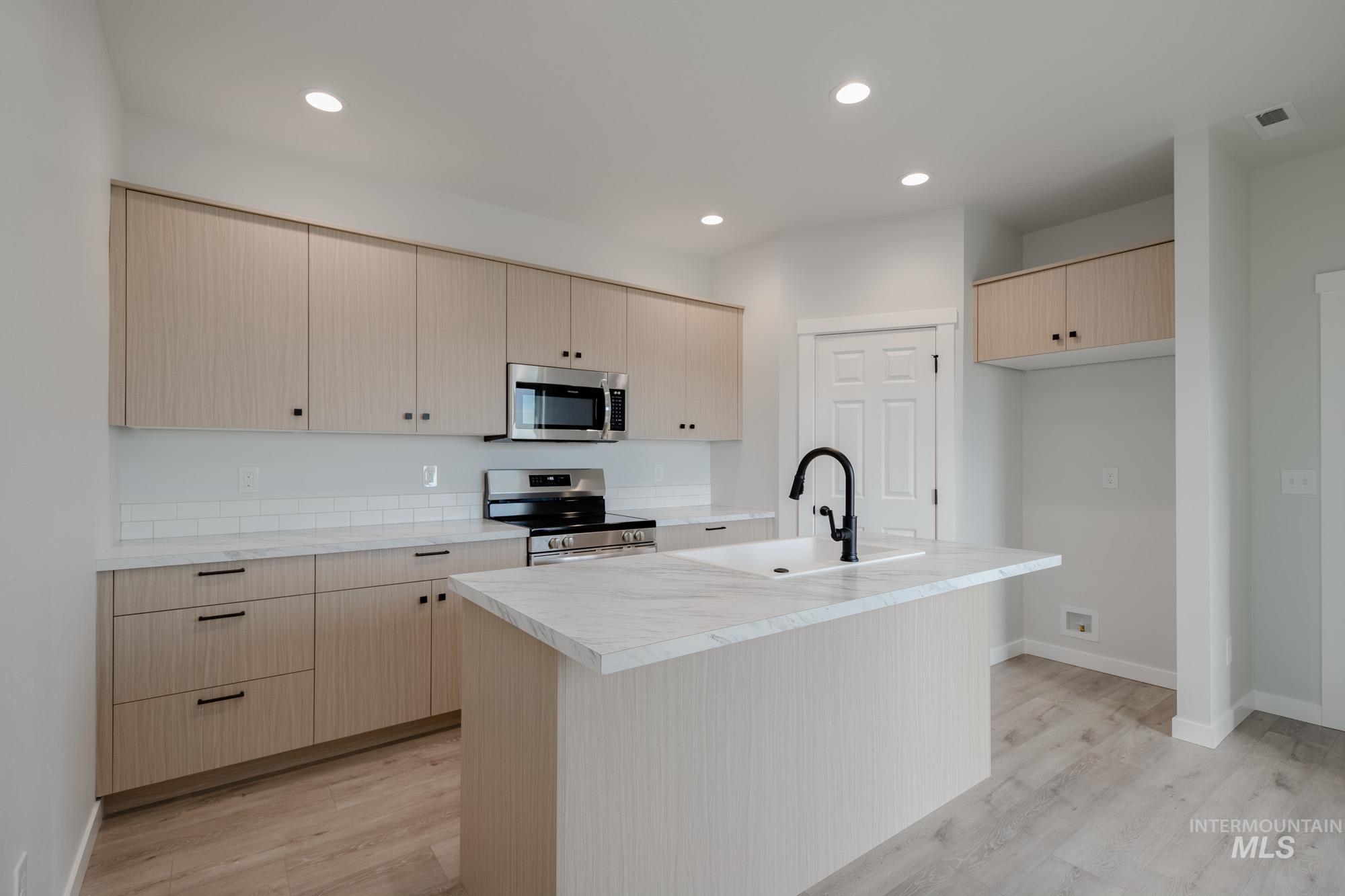 3042 E Boulder Basin Dr, Kuna, Idaho 83634, 3 Bedrooms, 2.5 Bathrooms, Residential For Sale, Price $389,990,MLS 98968196