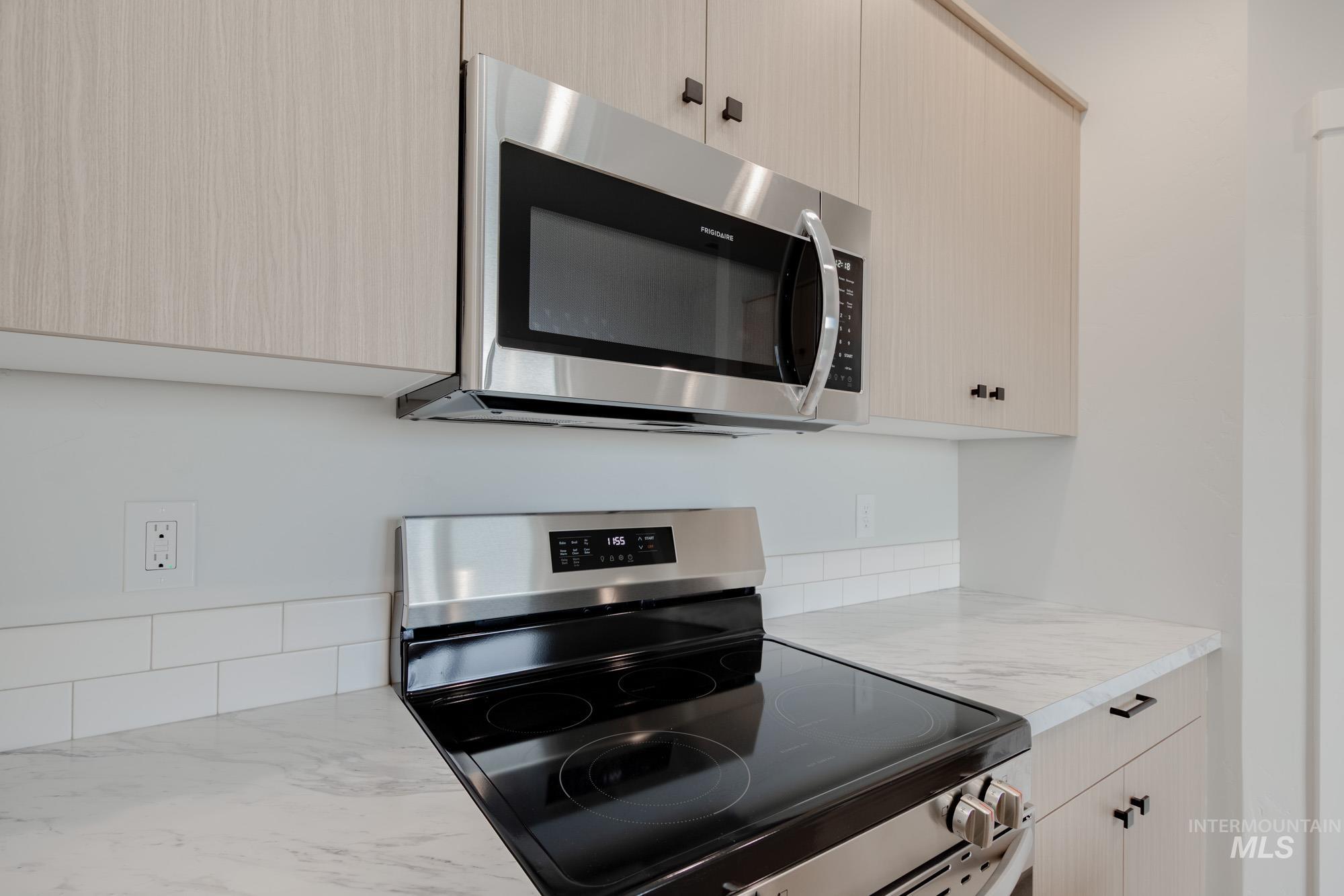 3042 E Boulder Basin Dr, Kuna, Idaho 83634, 3 Bedrooms, 2.5 Bathrooms, Residential For Sale, Price $389,990,MLS 98968196