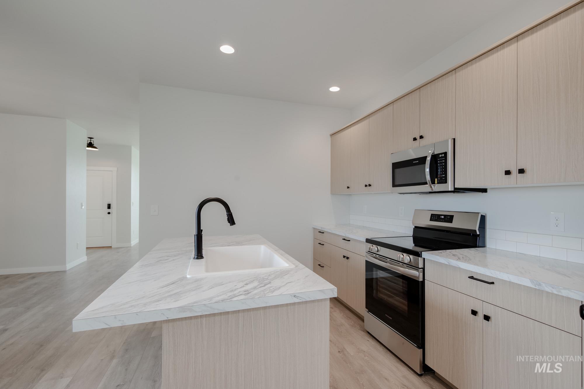 3042 E Boulder Basin Dr, Kuna, Idaho 83634, 3 Bedrooms, 2.5 Bathrooms, Residential For Sale, Price $389,990,MLS 98968196