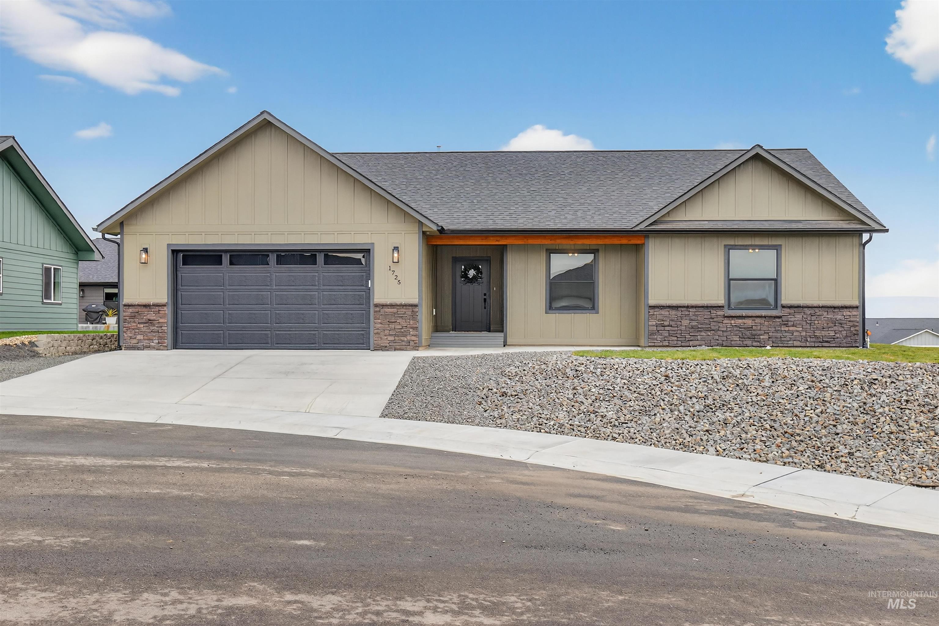 1725 Pathway Court, Lewiston, Idaho 83501, 3 Bedrooms, 2 Bathrooms, Residential For Sale, Price $516,500, 98968201
