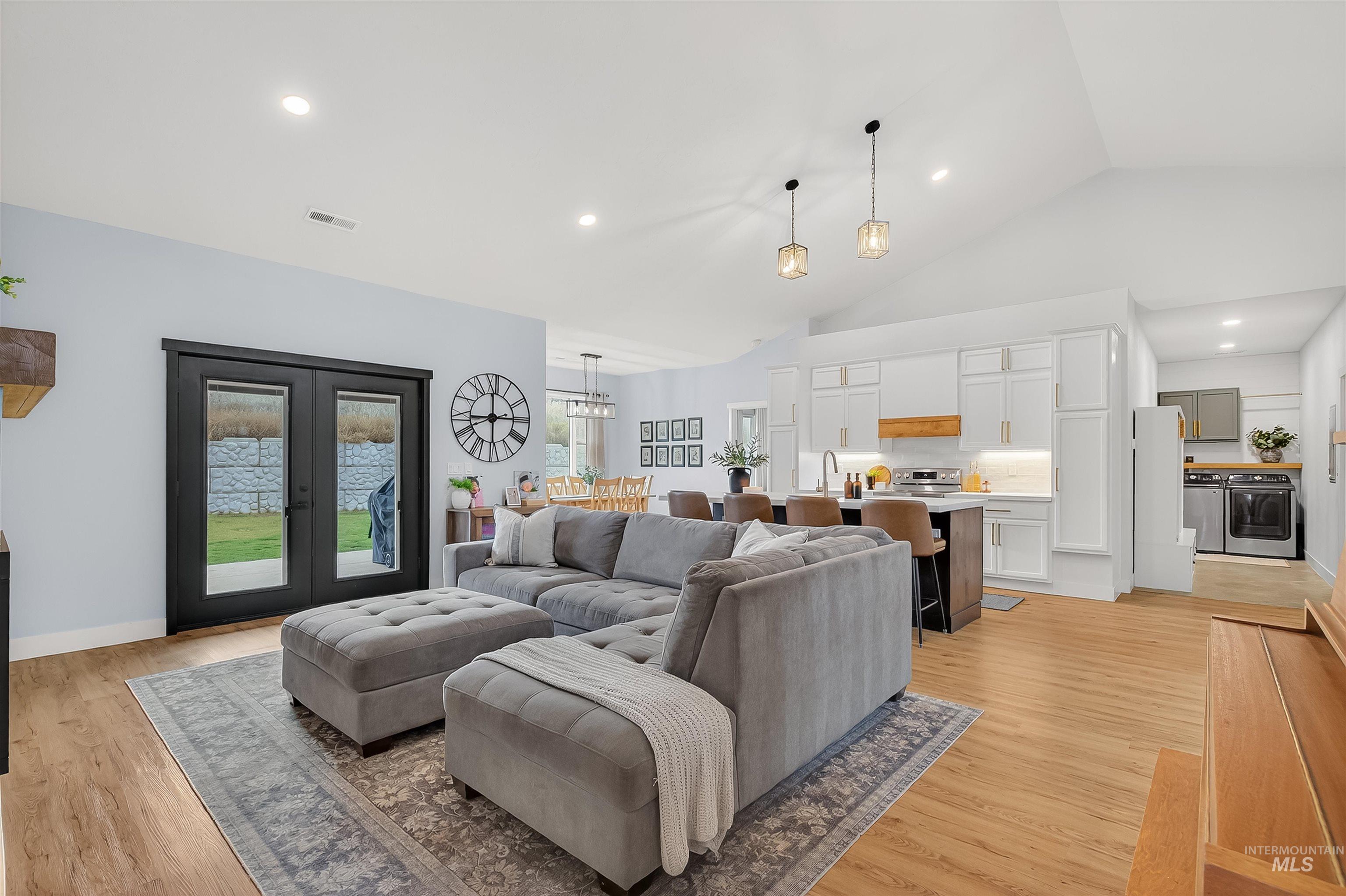 450 Knollcrest Court, Lewiston, Idaho 83501, 4 Bedrooms, 2 Bathrooms, Residential For Sale, Price $542,500,MLS 98968202