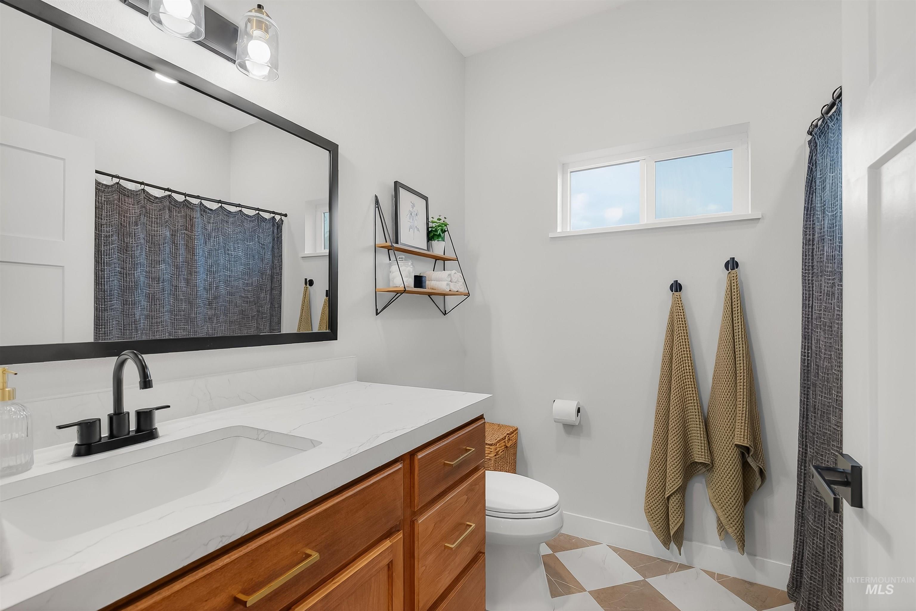 450 Knollcrest Court, Lewiston, Idaho 83501, 4 Bedrooms, 2 Bathrooms, Residential For Sale, Price $542,500,MLS 98968202