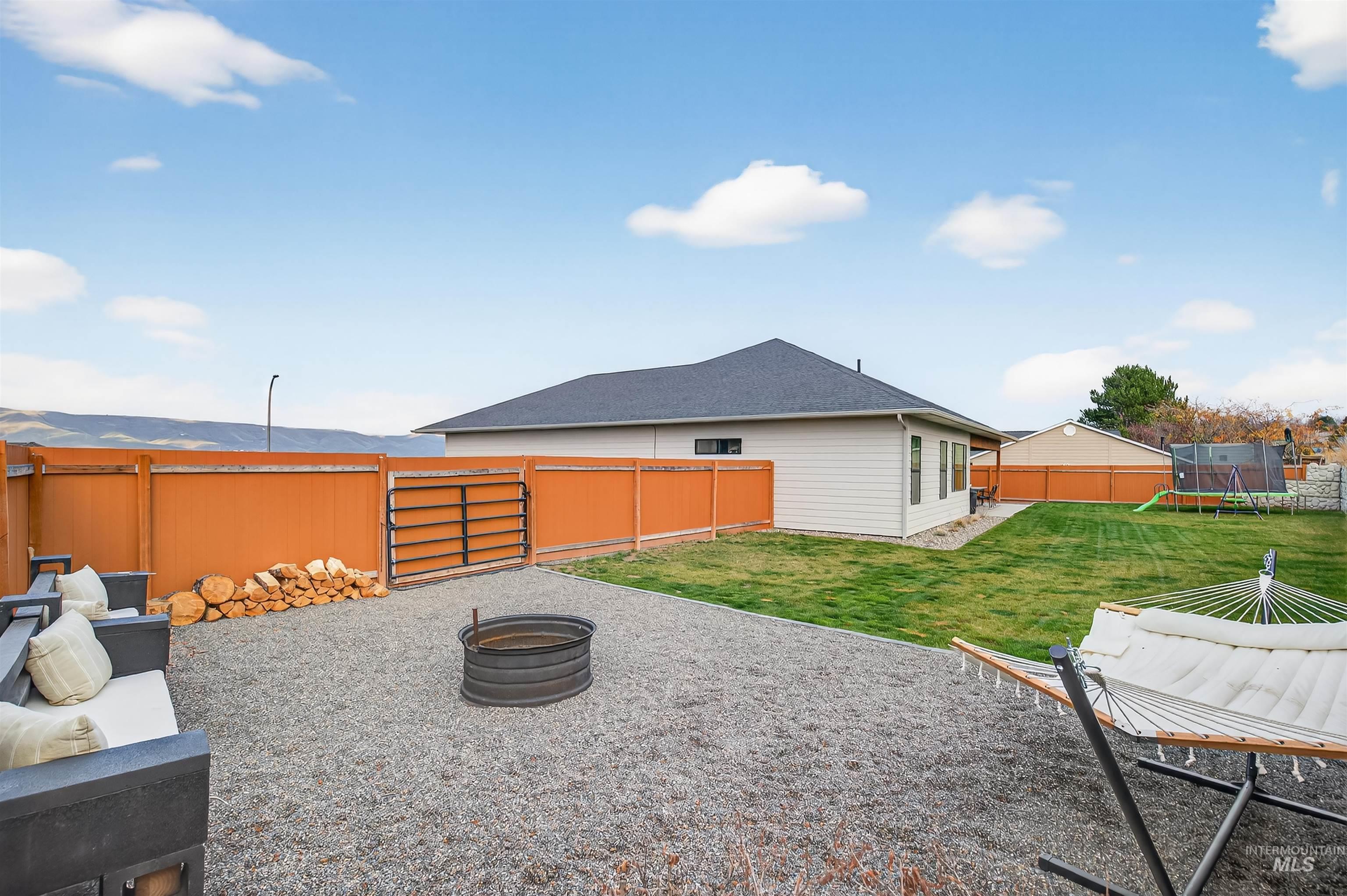 450 Knollcrest Court, Lewiston, Idaho 83501, 4 Bedrooms, 2 Bathrooms, Residential For Sale, Price $542,500,MLS 98968202