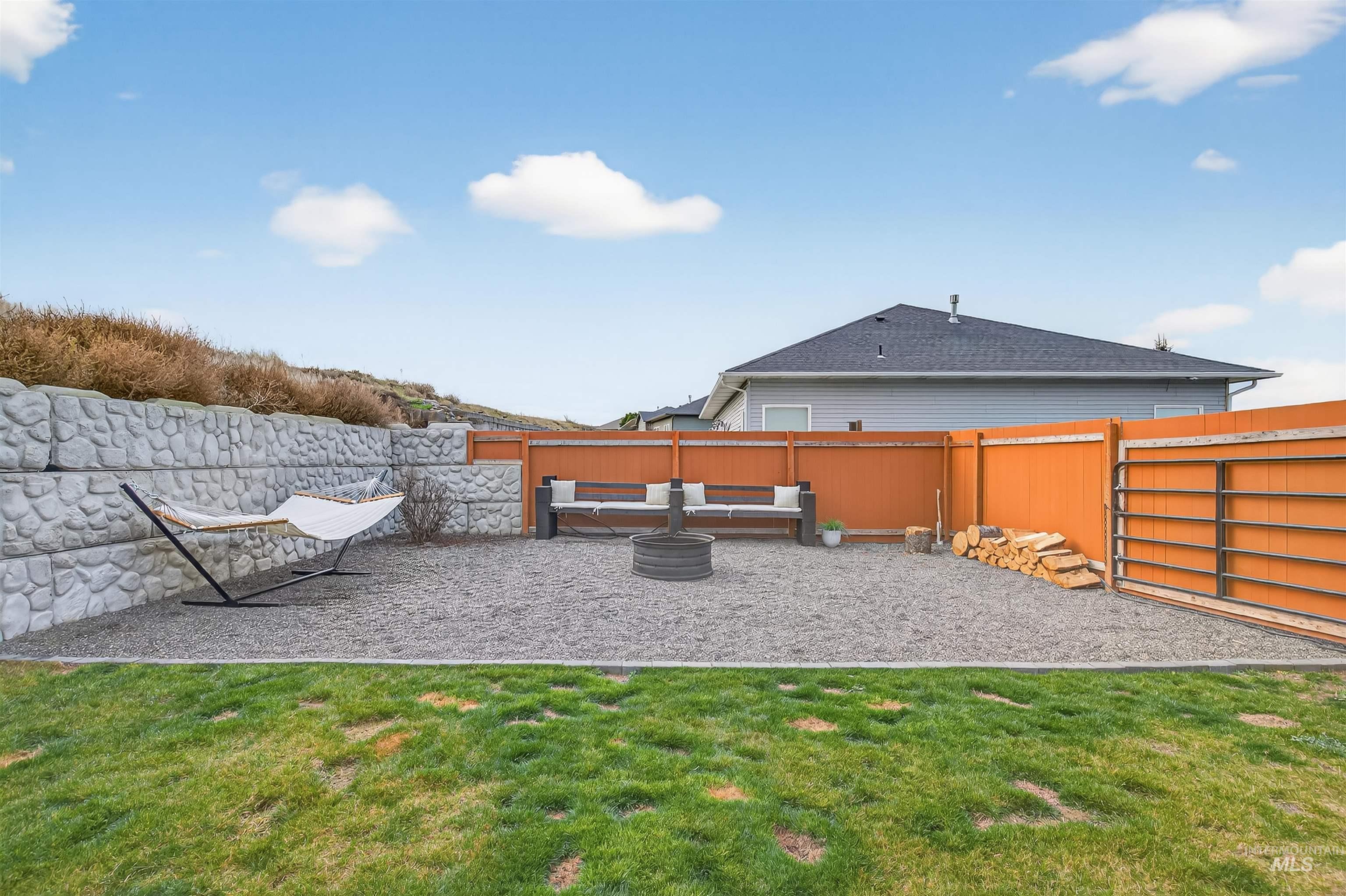 450 Knollcrest Court, Lewiston, Idaho 83501, 4 Bedrooms, 2 Bathrooms, Residential For Sale, Price $542,500,MLS 98968202