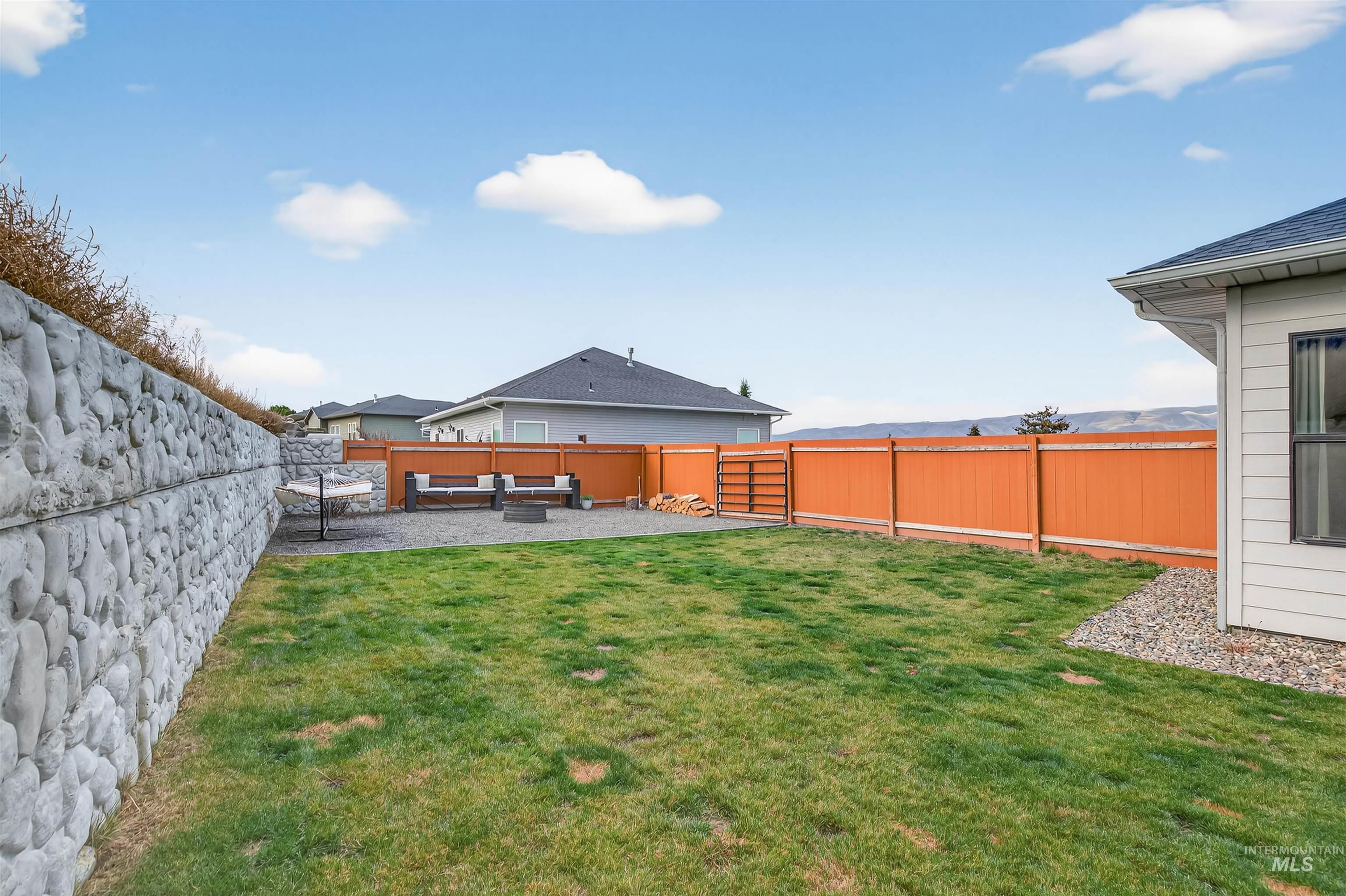 450 Knollcrest Court, Lewiston, Idaho 83501, 4 Bedrooms, 2 Bathrooms, Residential For Sale, Price $542,500,MLS 98968202