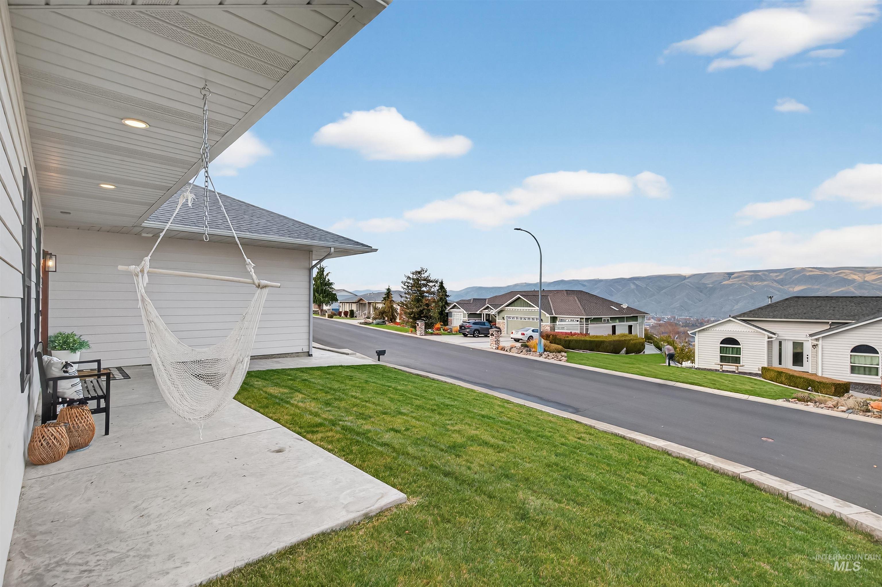 450 Knollcrest Court, Lewiston, Idaho 83501, 4 Bedrooms, 2 Bathrooms, Residential For Sale, Price $542,500,MLS 98968202