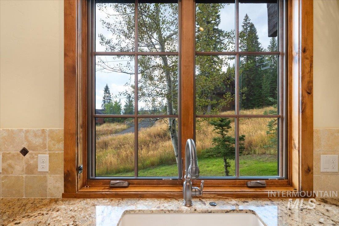 516 Whitewater Dr, Donnelly, Idaho 83615, 5 Bedrooms, 3 Bathrooms, Residential For Sale, Price $2,995,000,MLS 98968203