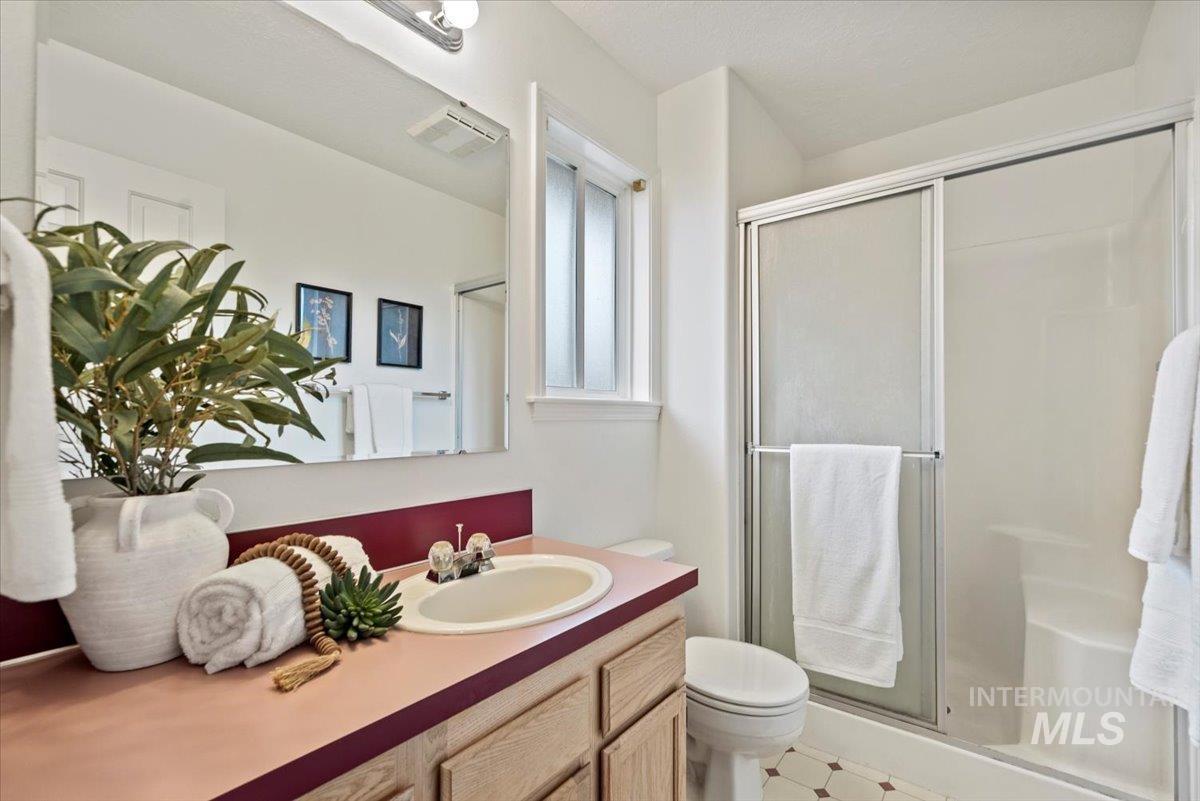 698 S Malaga Ln, Boise, Idaho 83709, 3 Bedrooms, 2 Bathrooms, Residential For Sale, Price $368,500,MLS 98968205