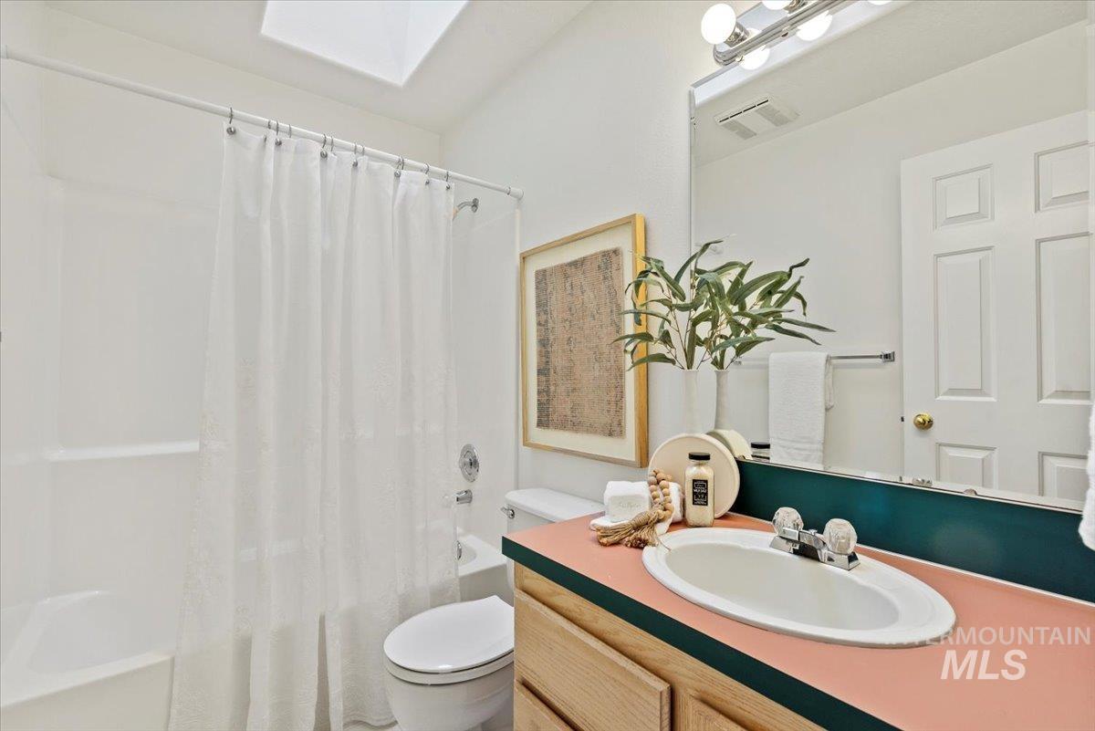 698 S Malaga Ln, Boise, Idaho 83709, 3 Bedrooms, 2 Bathrooms, Residential For Sale, Price $368,500,MLS 98968205