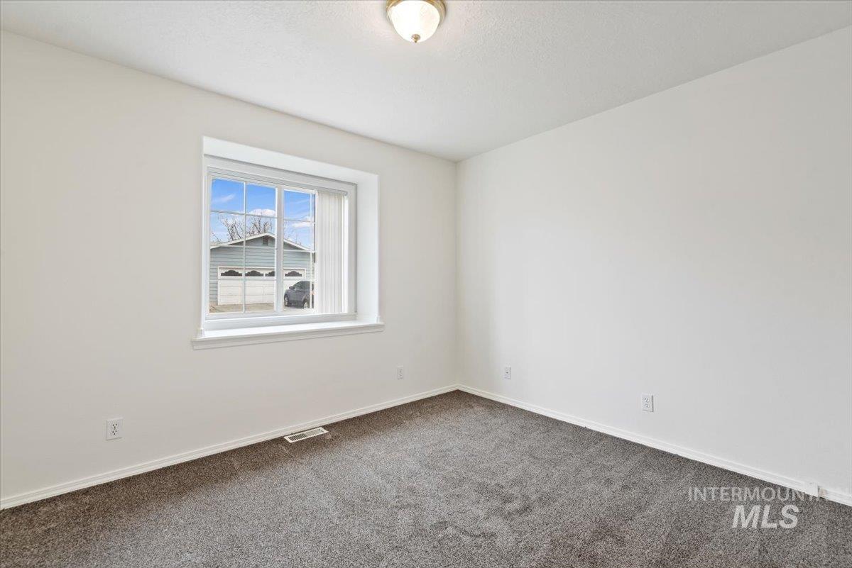 698 S Malaga Ln, Boise, Idaho 83709, 3 Bedrooms, 2 Bathrooms, Residential For Sale, Price $368,500,MLS 98968205