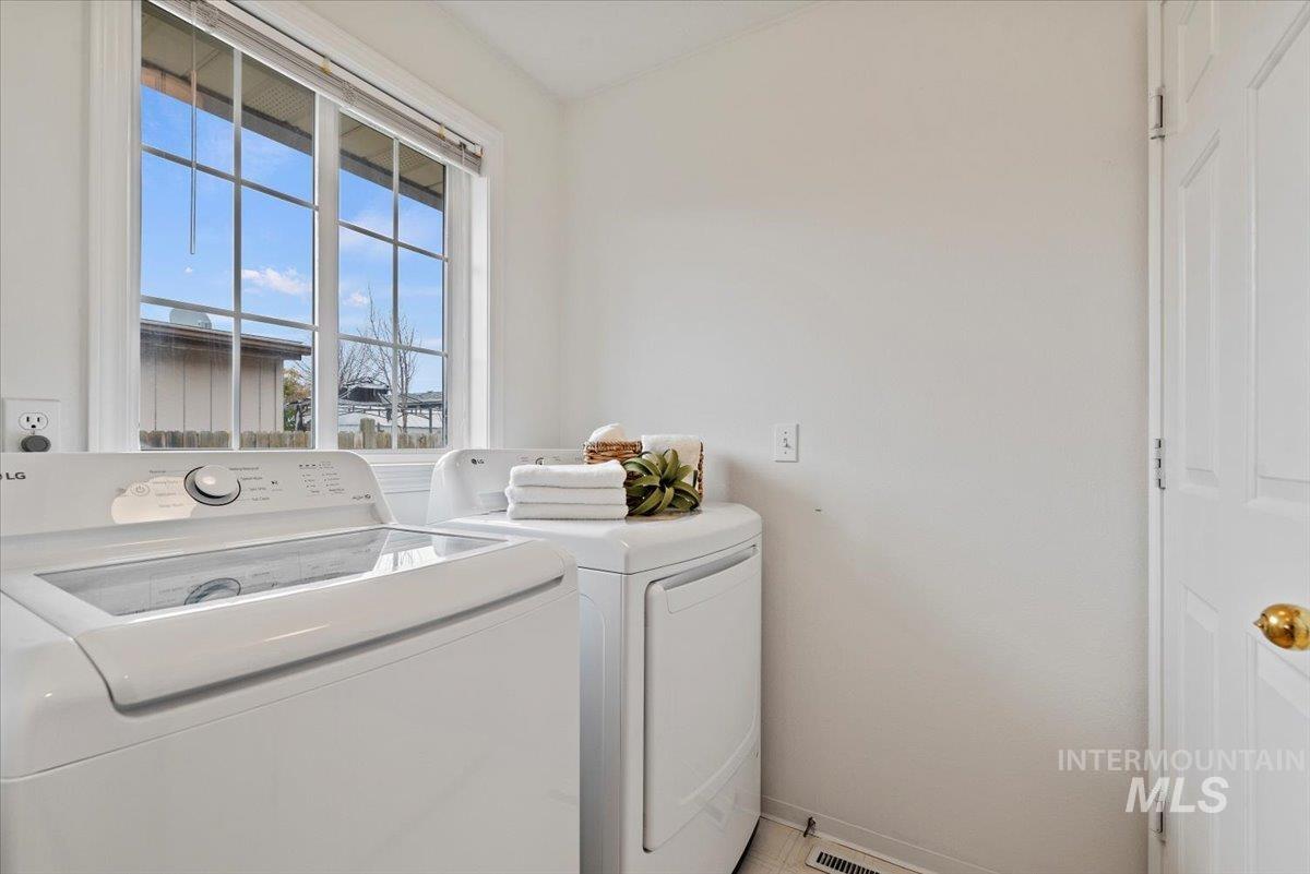 698 S Malaga Ln, Boise, Idaho 83709, 3 Bedrooms, 2 Bathrooms, Residential For Sale, Price $368,500,MLS 98968205