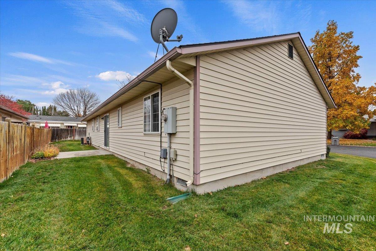 698 S Malaga Ln, Boise, Idaho 83709, 3 Bedrooms, 2 Bathrooms, Residential For Sale, Price $368,500,MLS 98968205