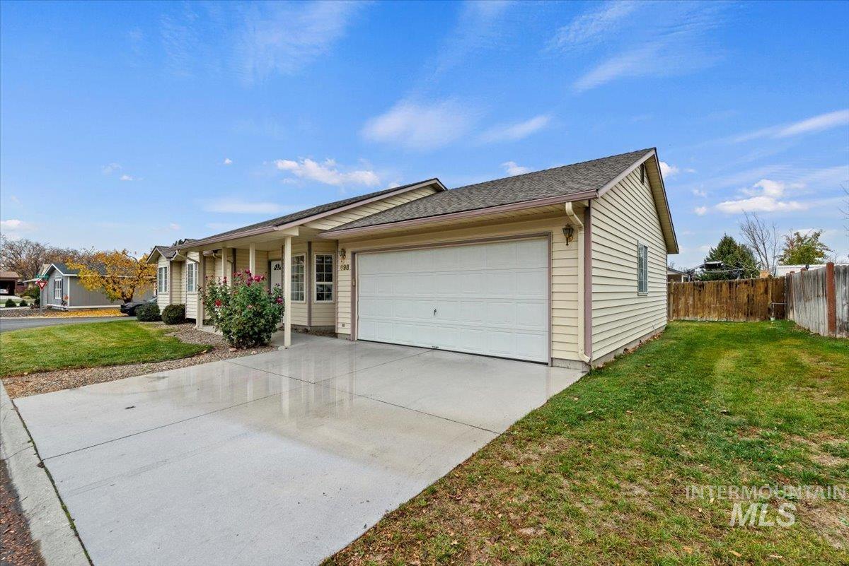 698 S Malaga Ln, Boise, Idaho 83709, 3 Bedrooms, 2 Bathrooms, Residential For Sale, Price $368,500,MLS 98968205