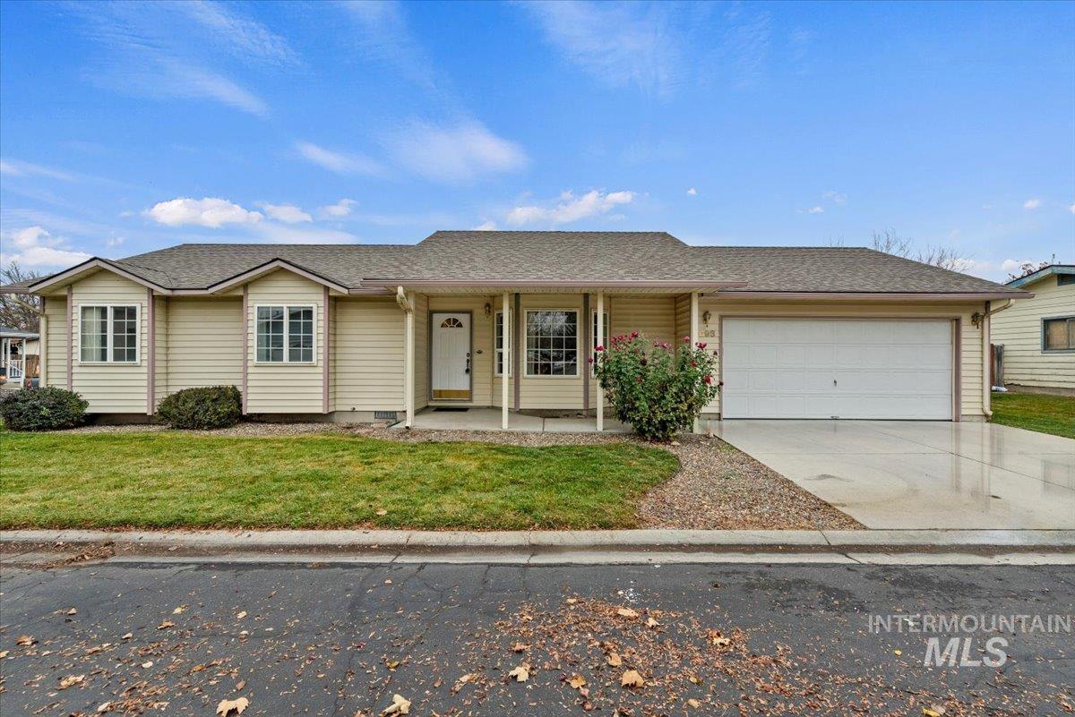 698 S Malaga Ln, Boise, Idaho 83709, 3 Bedrooms, 2 Bathrooms, Residential For Sale, Price $368,500,MLS 98968205
