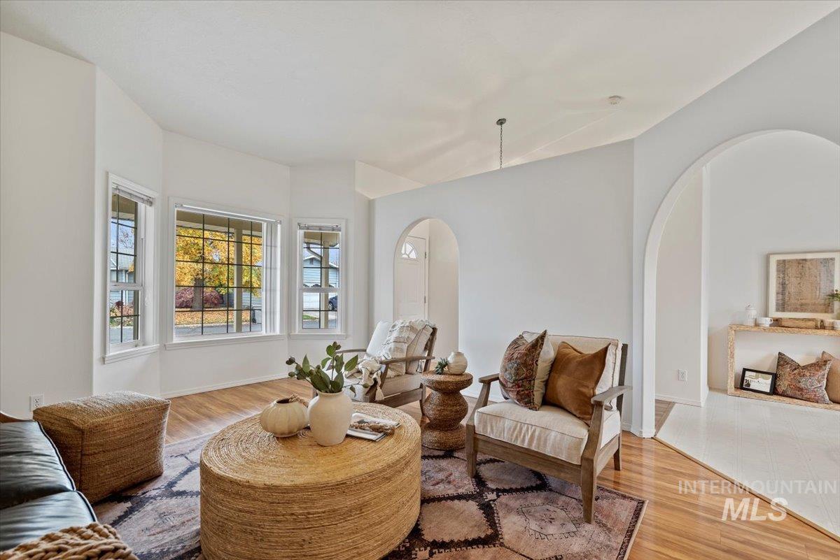 698 S Malaga Ln, Boise, Idaho 83709, 3 Bedrooms, 2 Bathrooms, Residential For Sale, Price $368,500,MLS 98968205