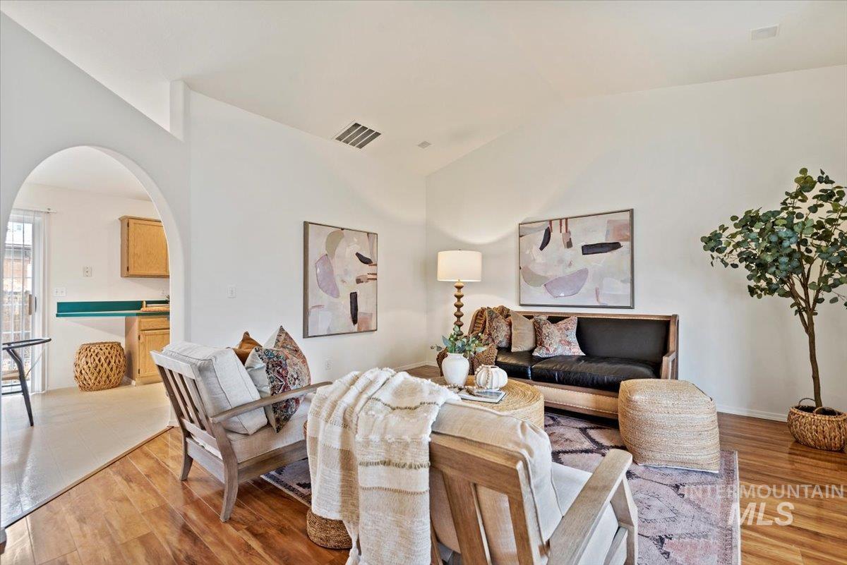 698 S Malaga Ln, Boise, Idaho 83709, 3 Bedrooms, 2 Bathrooms, Residential For Sale, Price $368,500,MLS 98968205