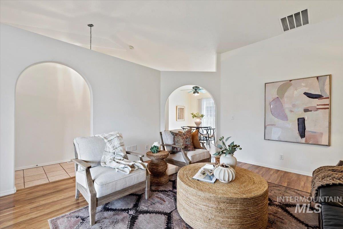 698 S Malaga Ln, Boise, Idaho 83709, 3 Bedrooms, 2 Bathrooms, Residential For Sale, Price $368,500,MLS 98968205