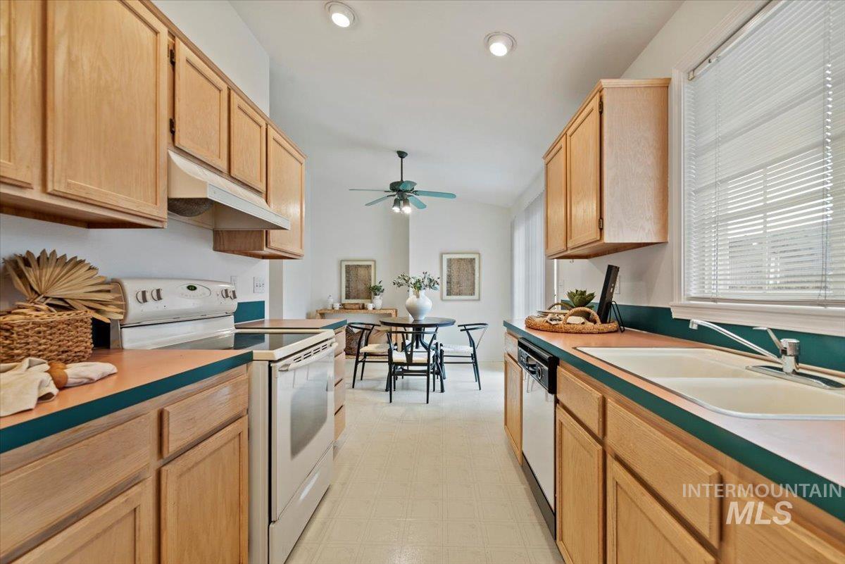 698 S Malaga Ln, Boise, Idaho 83709, 3 Bedrooms, 2 Bathrooms, Residential For Sale, Price $368,500,MLS 98968205