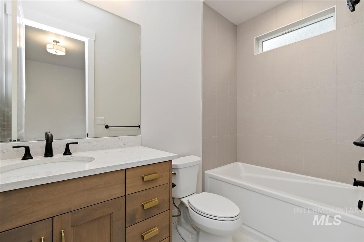 10764 W Barnbougle Ln, Kuna, Idaho 83634, 4 Bedrooms, 3 Bathrooms, Residential For Sale, Price $824,880,MLS 98968207