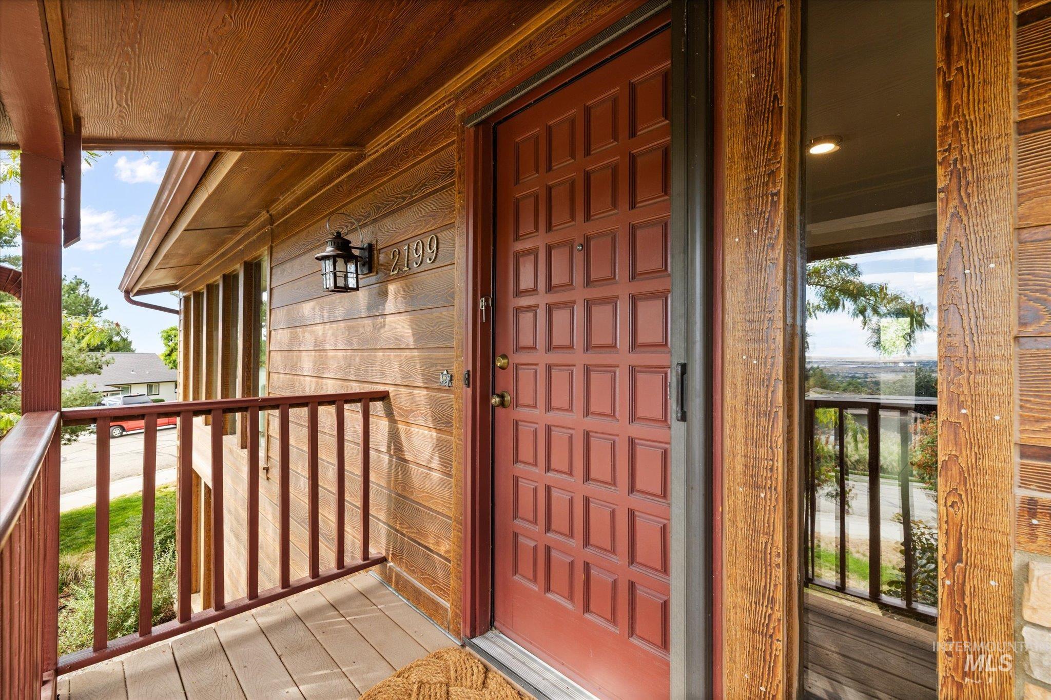 2199 S Ridge Point Way, Boise, Idaho 83712, 4 Bedrooms, 2.5 Bathrooms, Residential For Sale, Price $825,000,MLS 98968209