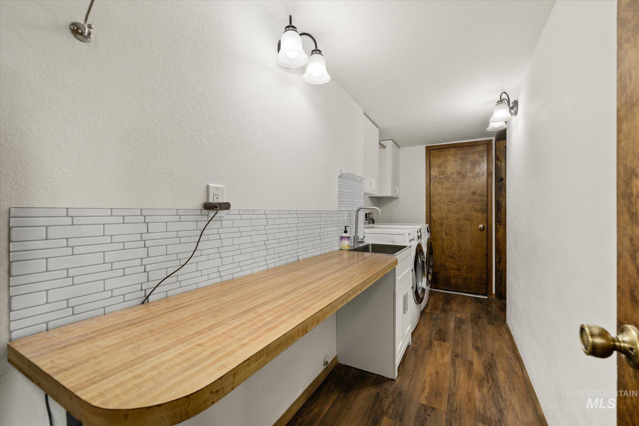 2199 S Ridge Point Way, Boise, Idaho 83712, 4 Bedrooms, 2.5 Bathrooms, Residential For Sale, Price $825,000,MLS 98968209