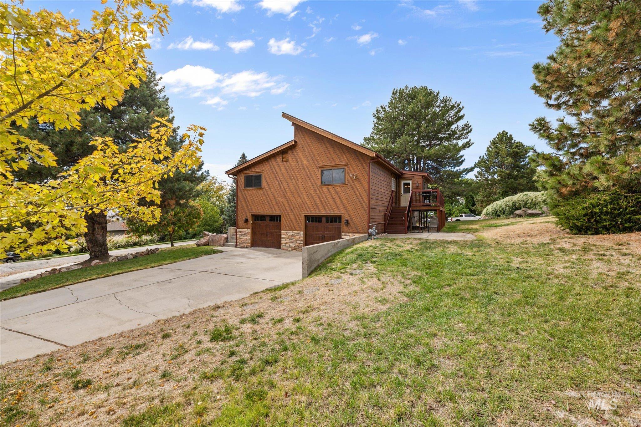 2199 S Ridge Point Way, Boise, Idaho 83712, 4 Bedrooms, 2.5 Bathrooms, Residential For Sale, Price $825,000,MLS 98968209