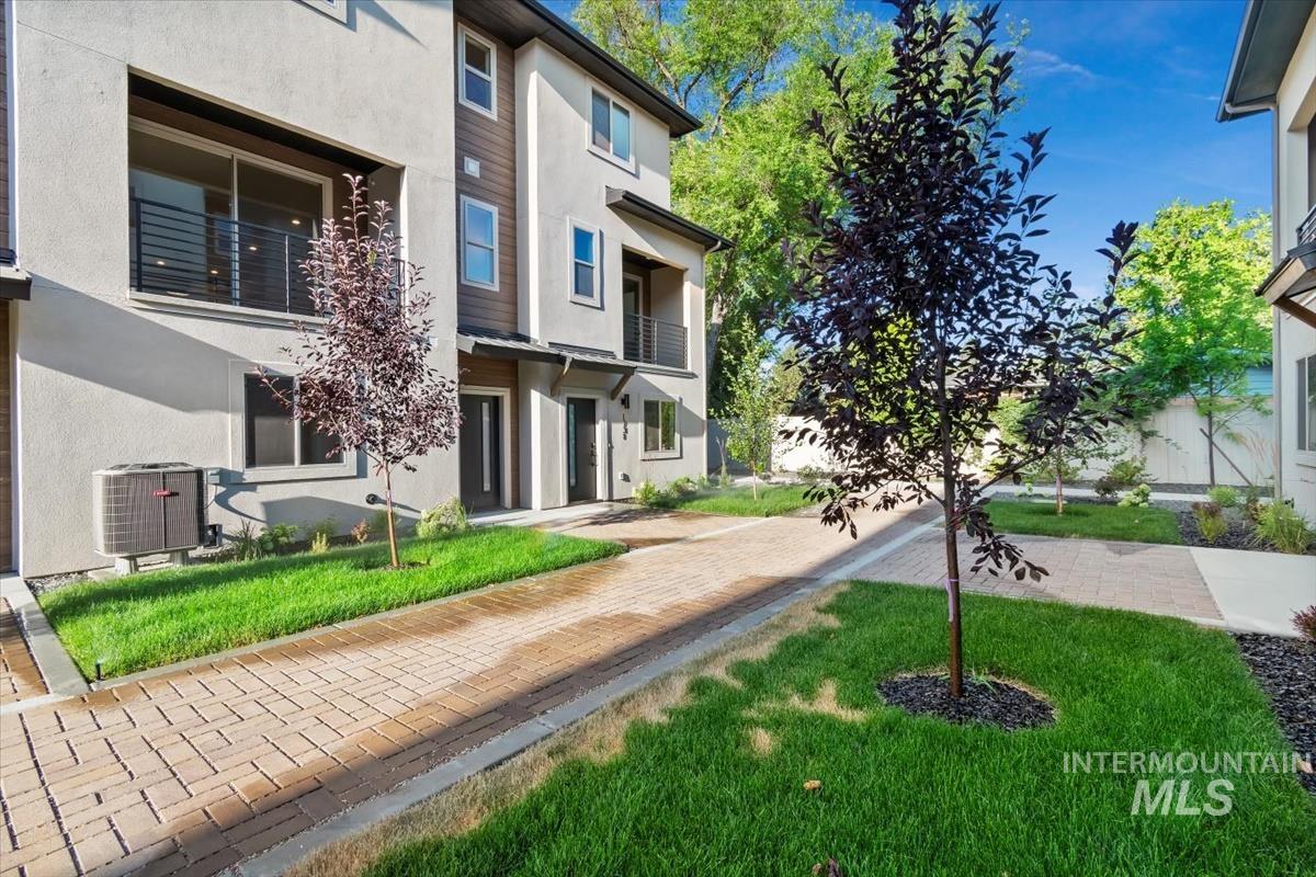 1735 S Rock View Ln, Boise, Idaho 83705, 3 Bedrooms, 3.5 Bathrooms, Residential For Sale, Price $496,880,MLS 98968211